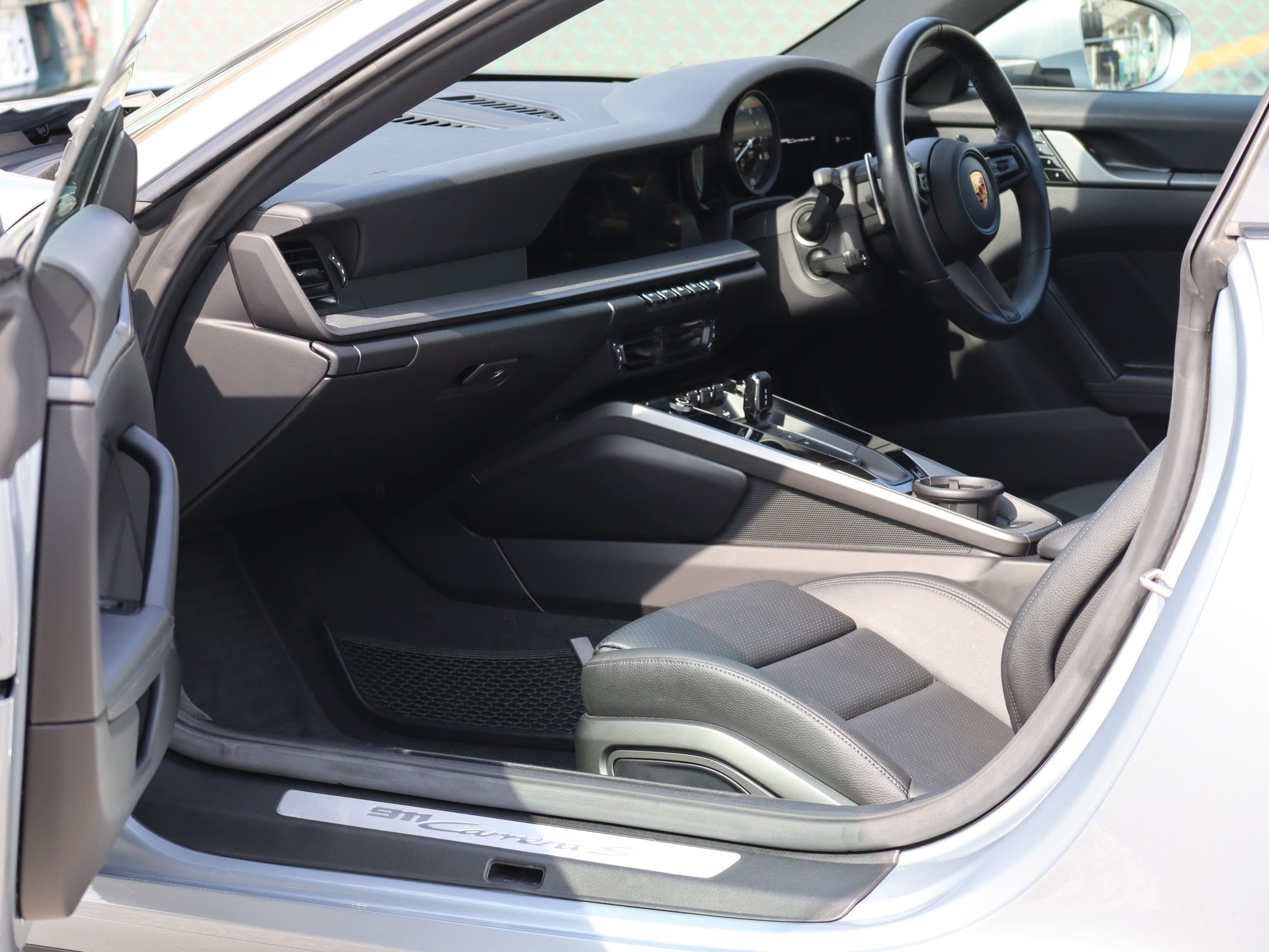 ポルシェ911カレラS(Type992.1)PDK<br>エレクトリックコントロールスポーツシート<br>アダプティブクルーズコントロール<br>GTスポーツステアリング<br>21インチカレラクラシックホイール