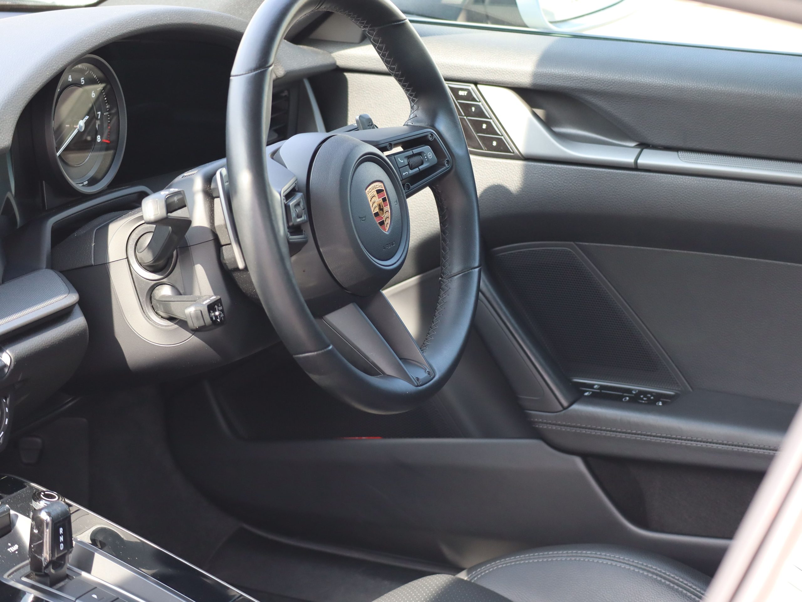 ポルシェ911カレラS(Type992.1)PDK<br>エレクトリックコントロールスポーツシート<br>アダプティブクルーズコントロール<br>GTスポーツステアリング<br>21インチカレラクラシックホイール