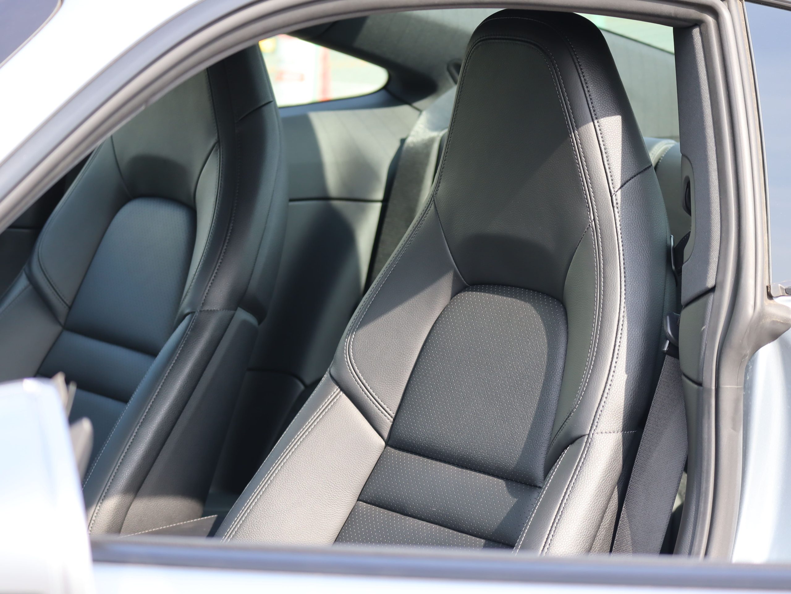 ポルシェ911カレラS(Type992.1)PDK<br>エレクトリックコントロールスポーツシート<br>アダプティブクルーズコントロール<br>GTスポーツステアリング<br>21インチカレラクラシックホイール