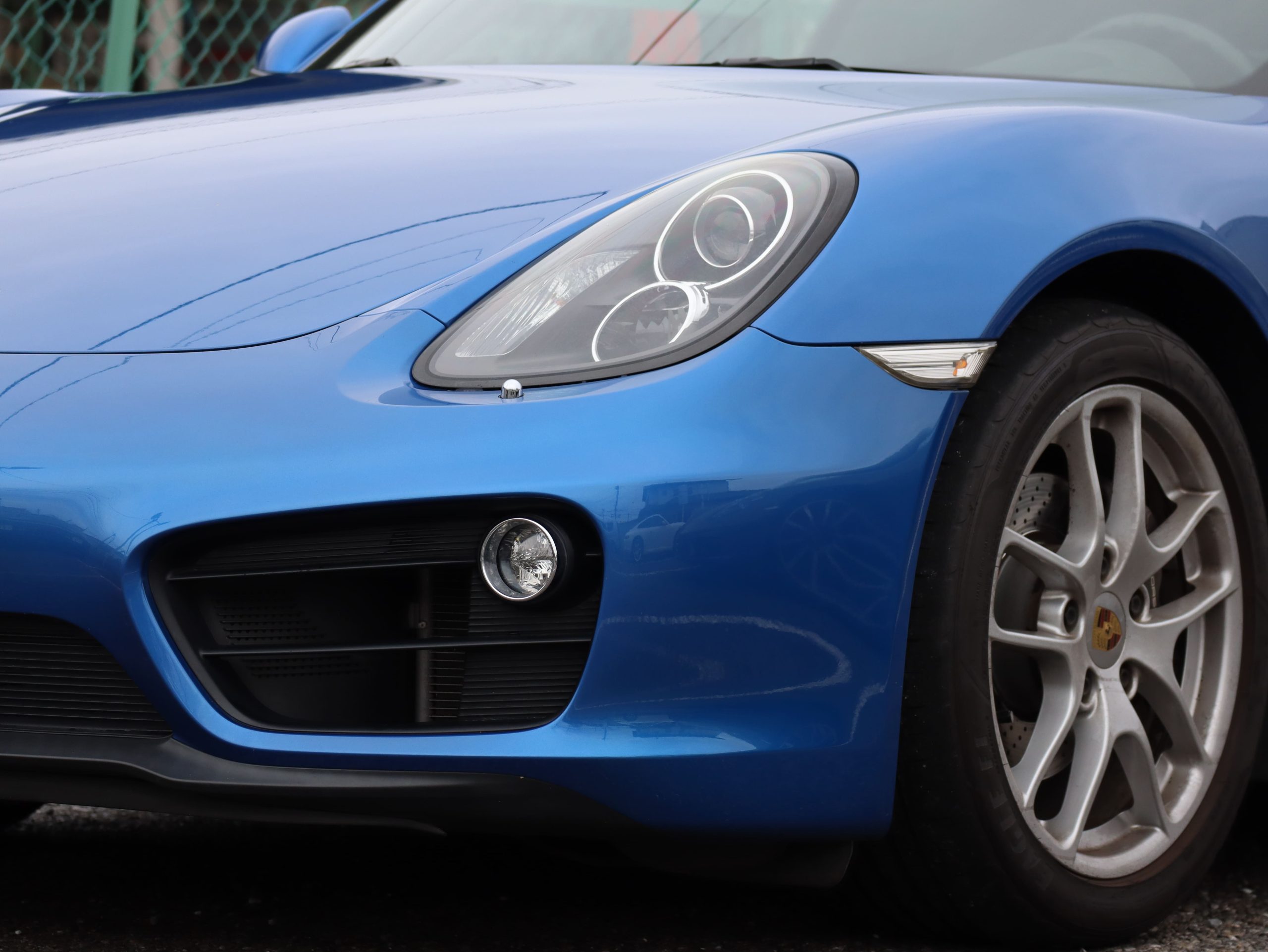 ポルシェケイマン(Type981)6MT<br>スポーツデザインステアリング<br>電動可倒式ドアミラー<br>PDLS含むヘッドライト<br>リアワイパー