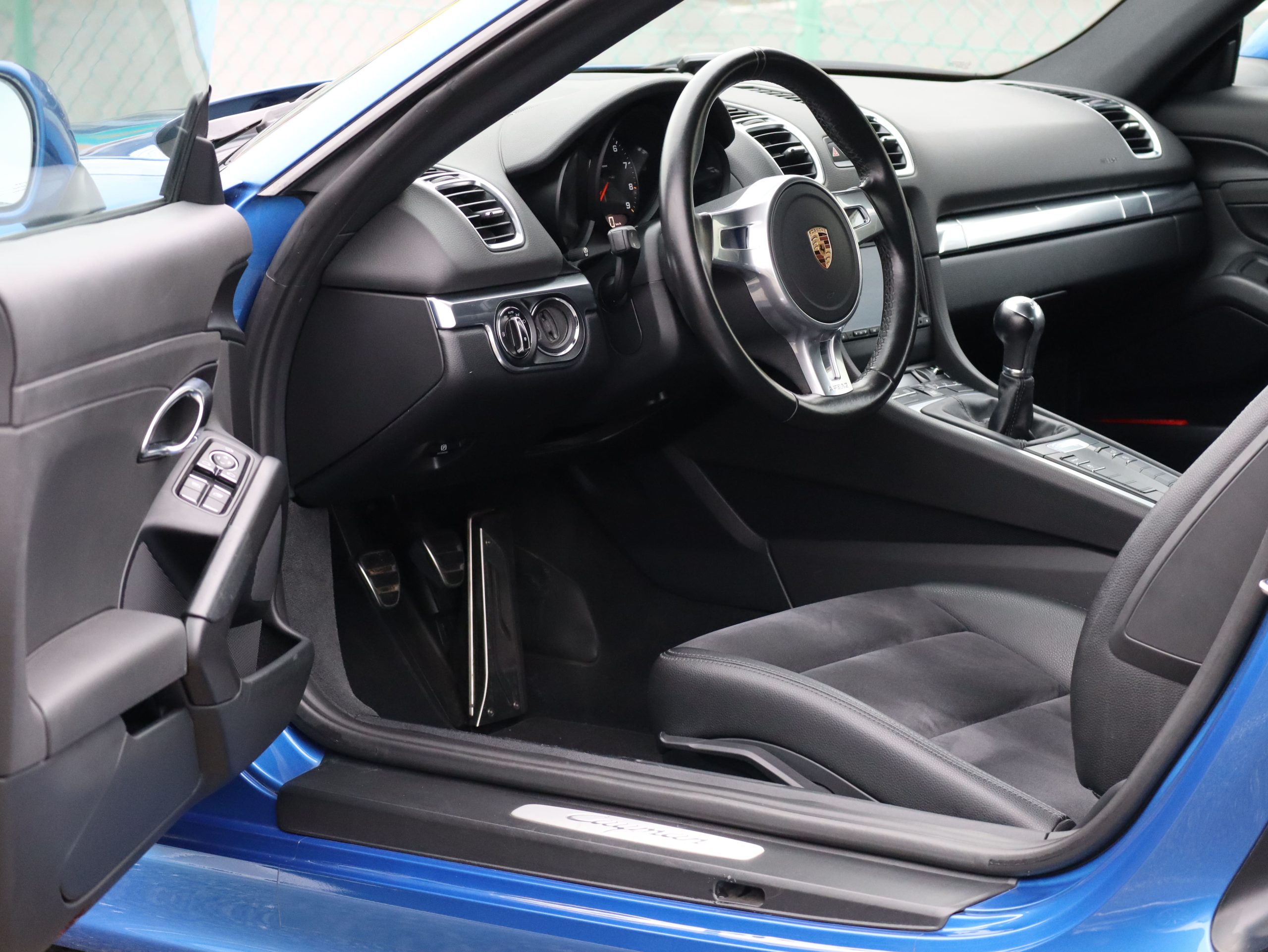 ポルシェケイマン(Type981)6MT<br>スポーツデザインステアリング<br>電動可倒式ドアミラー<br>PDLS含むヘッドライト<br>リアワイパー