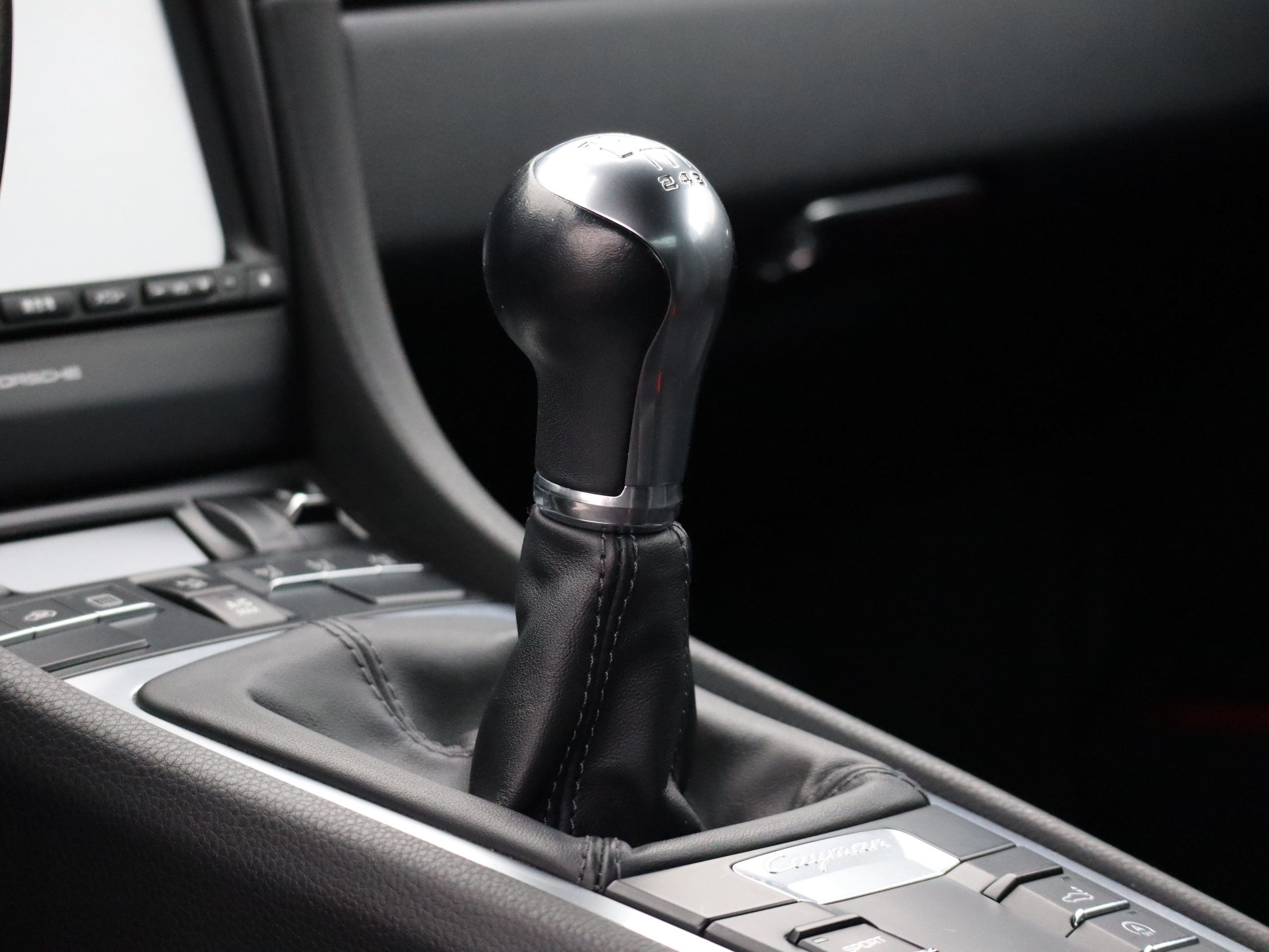 ポルシェケイマン(Type981)6MT<br>スポーツデザインステアリング<br>電動可倒式ドアミラー<br>PDLS含むヘッドライト<br>リアワイパー