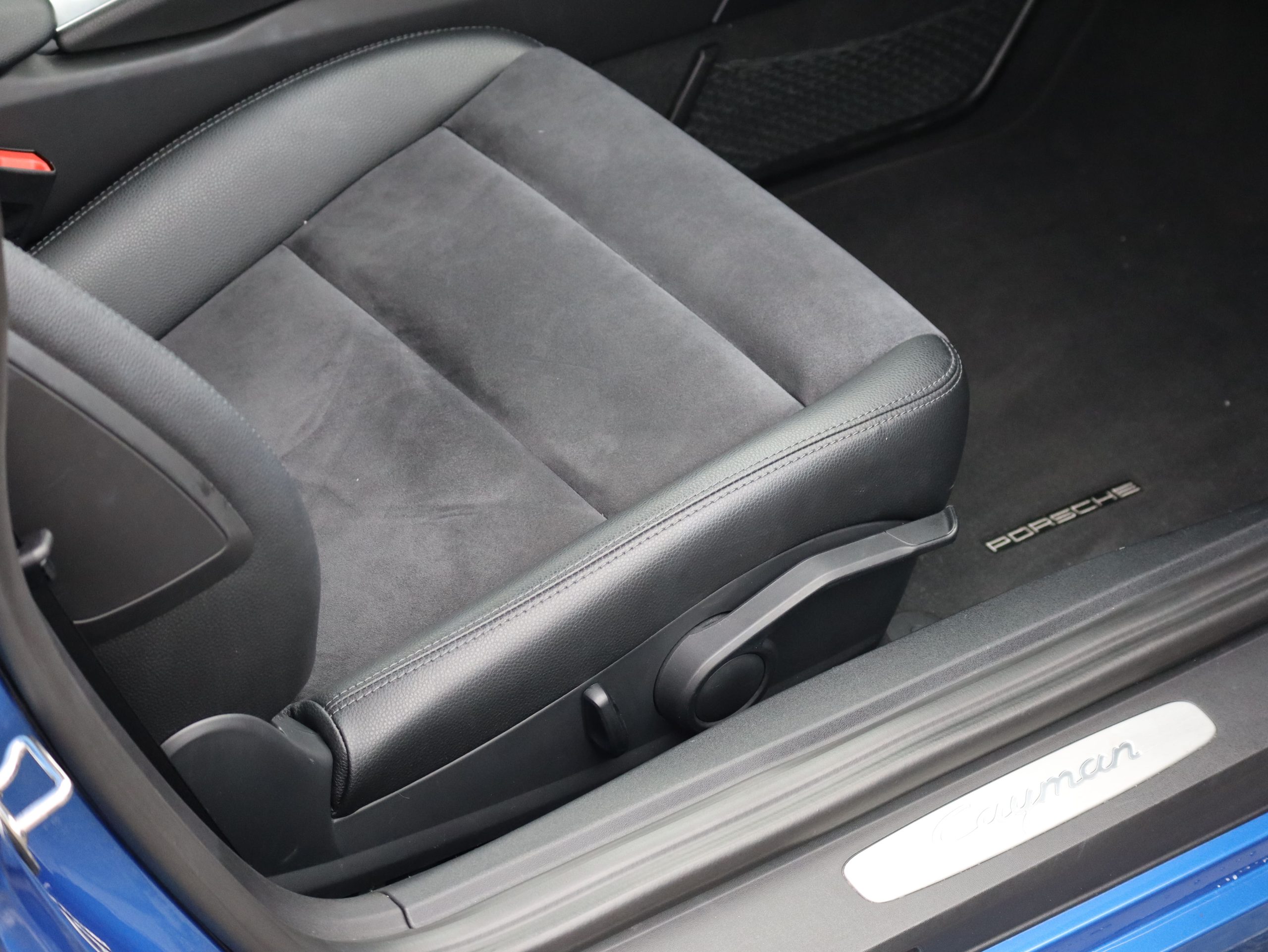 ポルシェケイマン(Type981)6MT<br>スポーツデザインステアリング<br>電動可倒式ドアミラー<br>PDLS含むヘッドライト<br>リアワイパー