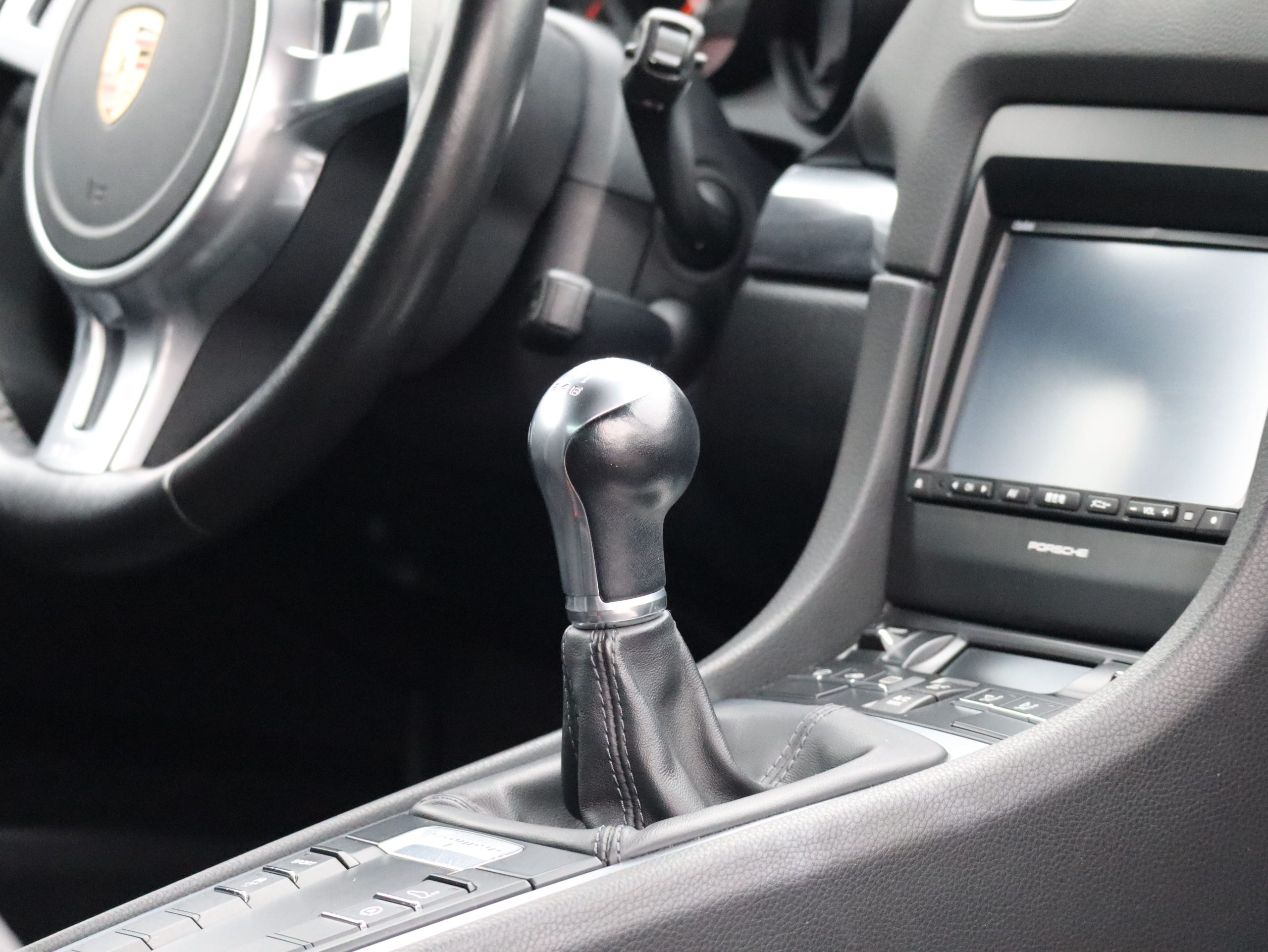 ポルシェケイマン(Type981)6MT<br>スポーツデザインステアリング<br>電動可倒式ドアミラー<br>PDLS含むヘッドライト<br>リアワイパー