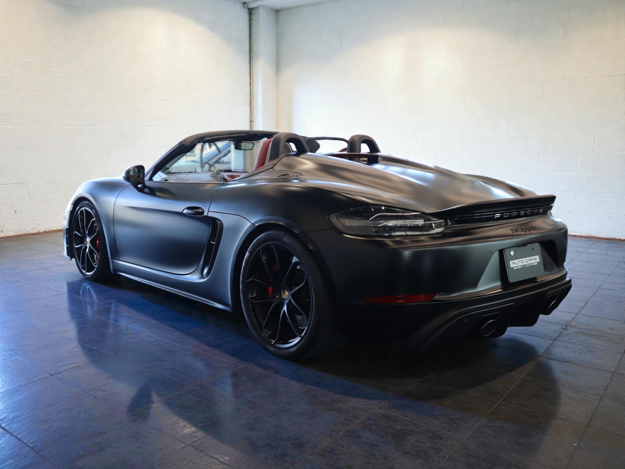 718スパイダー（type982）PDK<br>クラシックインテリアパッケージ<br>PDLS+を含むLEDヘッドライト<br>BOSEサラウンドサウンドシステム