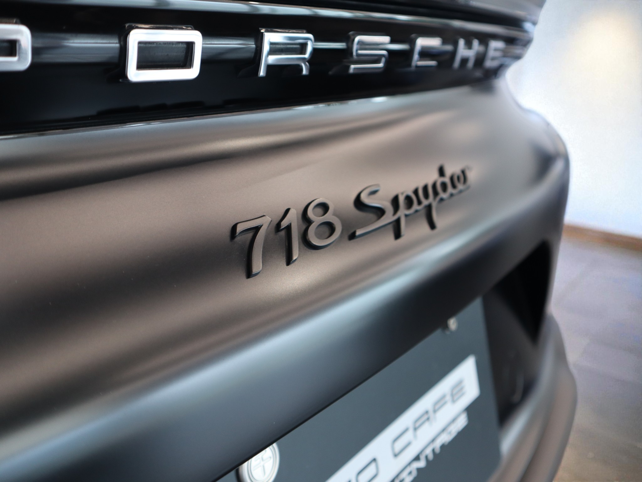 718スパイダー（type982）PDK<br>クラシックインテリアパッケージ<br>PDLS+を含むLEDヘッドライト<br>BOSEサラウンドサウンドシステム