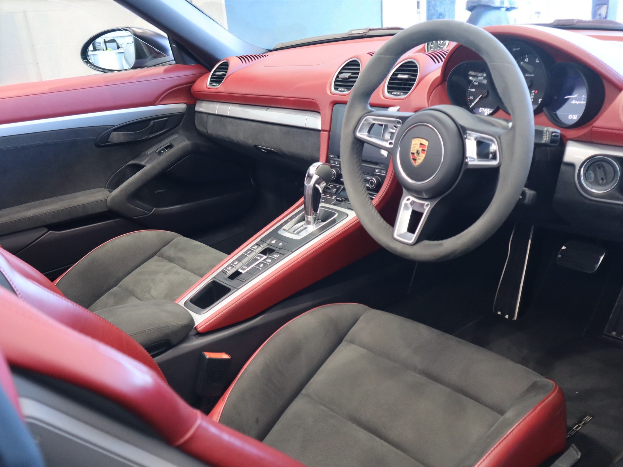 718スパイダー（type982）PDK<br>クラシックインテリアパッケージ<br>PDLS+を含むLEDヘッドライト<br>BOSEサラウンドサウンドシステム