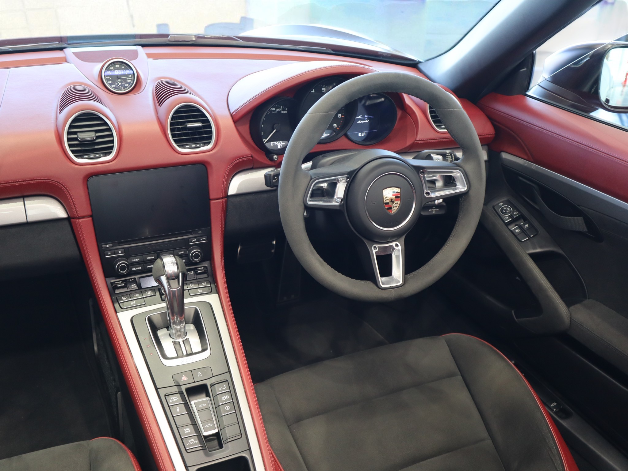 718スパイダー（type982）PDK<br>クラシックインテリアパッケージ<br>PDLS+を含むLEDヘッドライト<br>BOSEサラウンドサウンドシステム