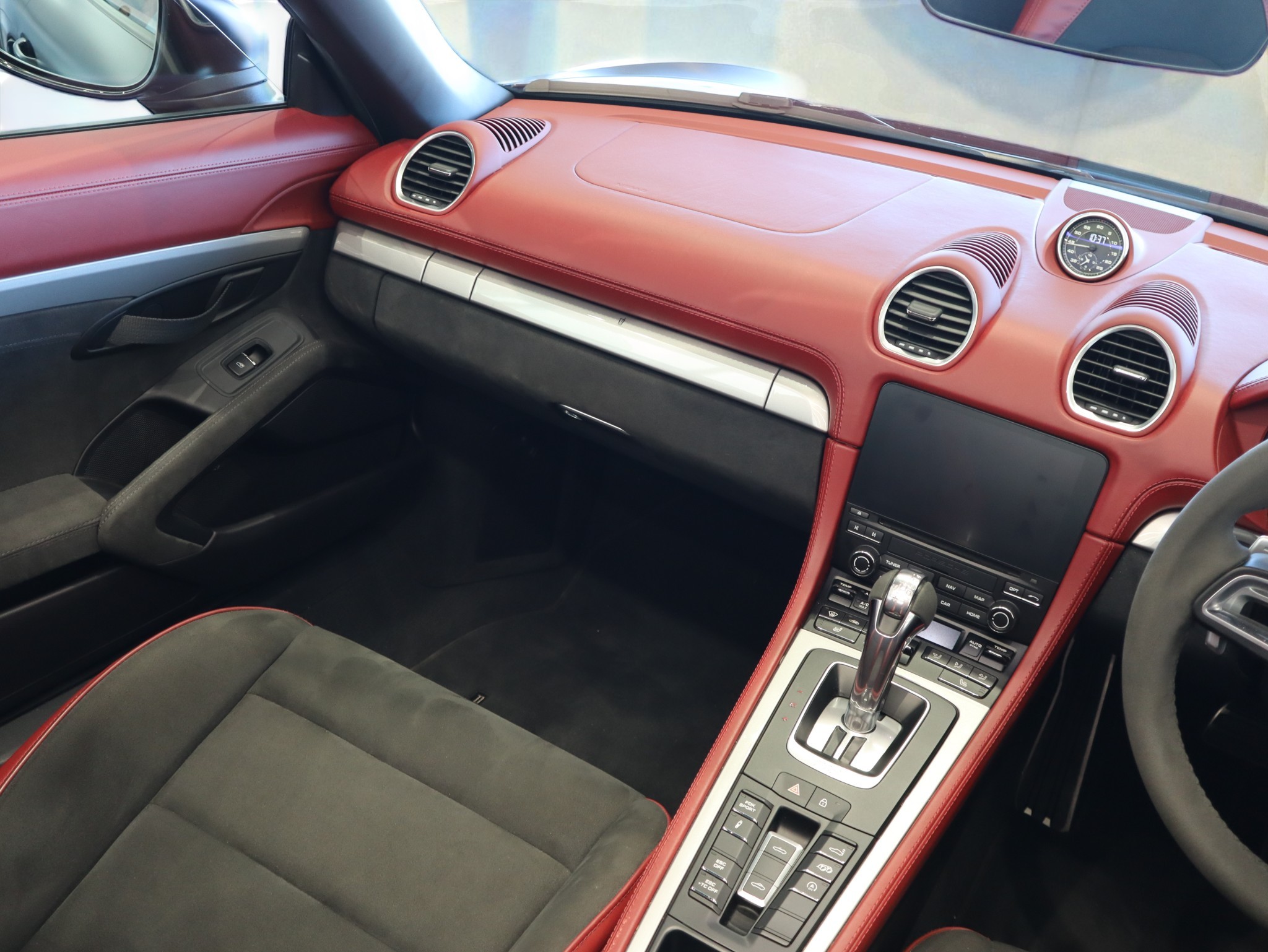 718スパイダー（type982）PDK<br>クラシックインテリアパッケージ<br>PDLS+を含むLEDヘッドライト<br>BOSEサラウンドサウンドシステム