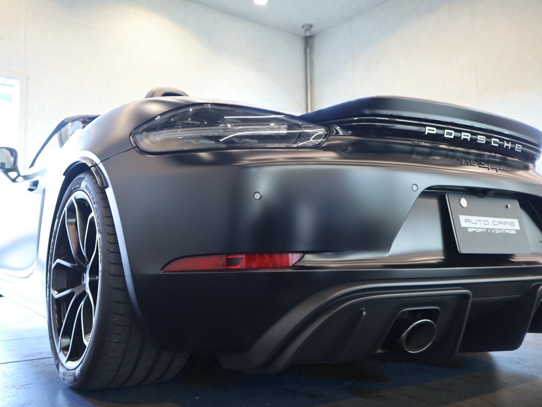 718スパイダー（type982）PDK<br>クラシックインテリアパッケージ<br>PDLS+を含むLEDヘッドライト<br>BOSEサラウンドサウンドシステム