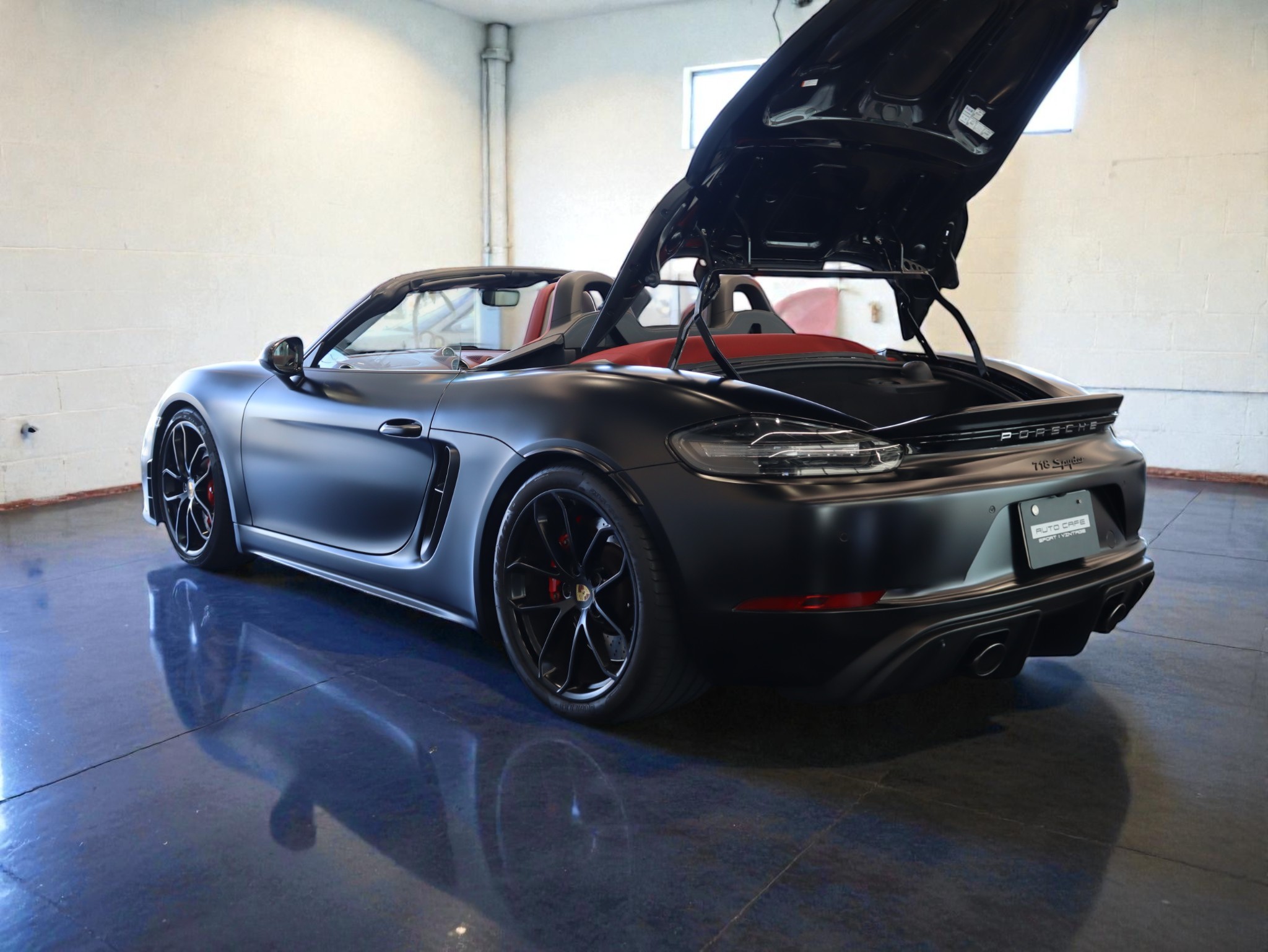 718スパイダー（type982）PDK<br>クラシックインテリアパッケージ<br>PDLS+を含むLEDヘッドライト<br>BOSEサラウンドサウンドシステム