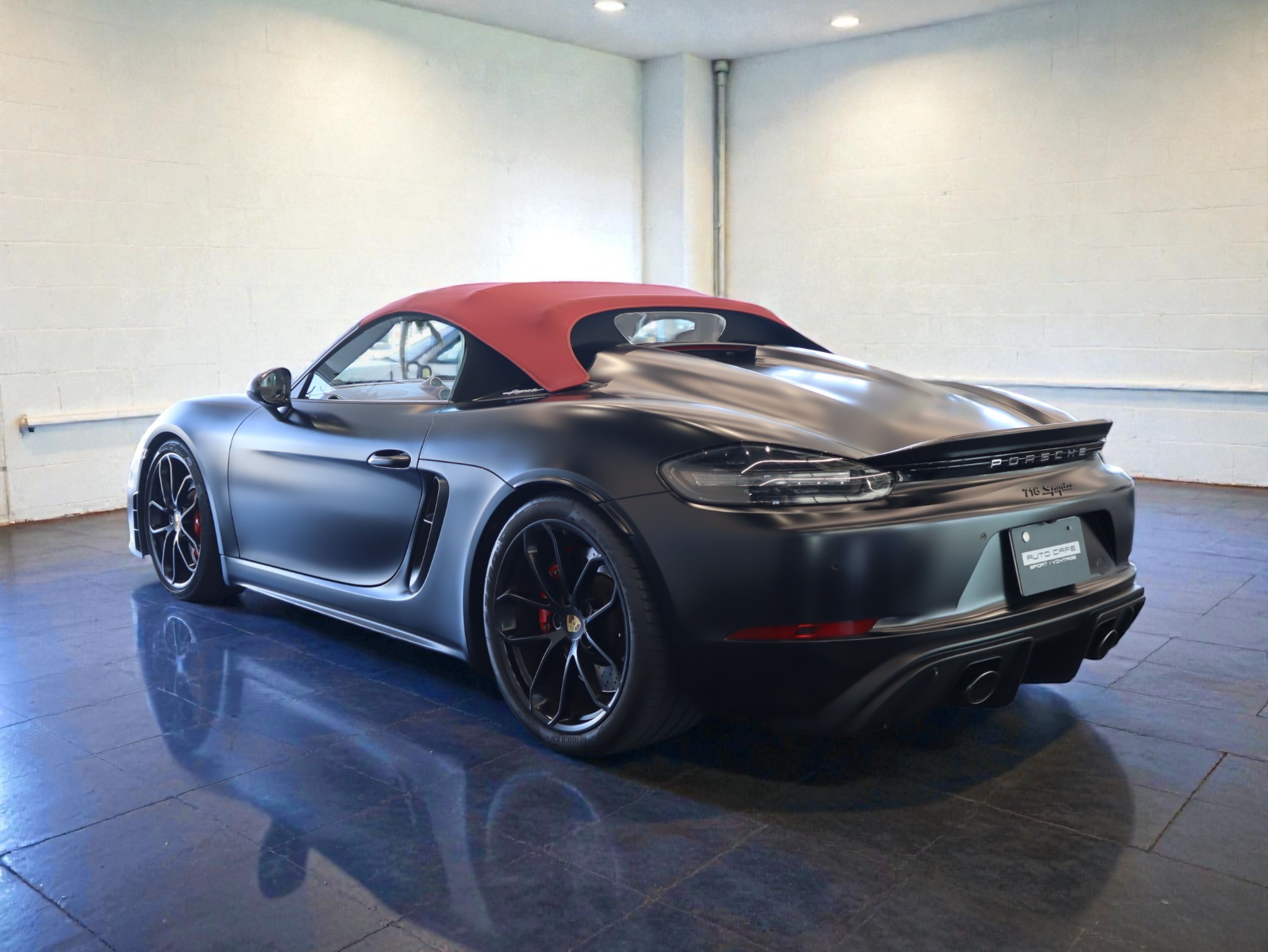 718スパイダー（type982）PDK<br>クラシックインテリアパッケージ<br>PDLS+を含むLEDヘッドライト<br>BOSEサラウンドサウンドシステム