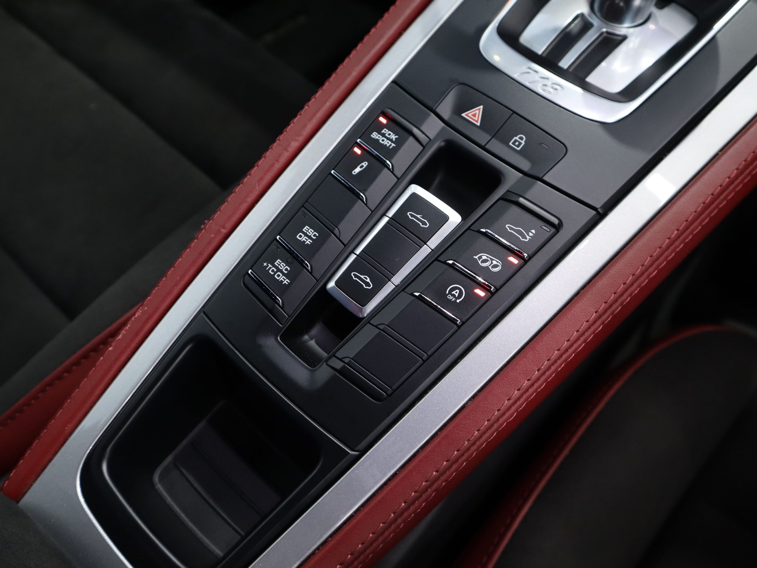 718スパイダー（type982）PDK<br>クラシックインテリアパッケージ<br>PDLS+を含むLEDヘッドライト<br>BOSEサラウンドサウンドシステム