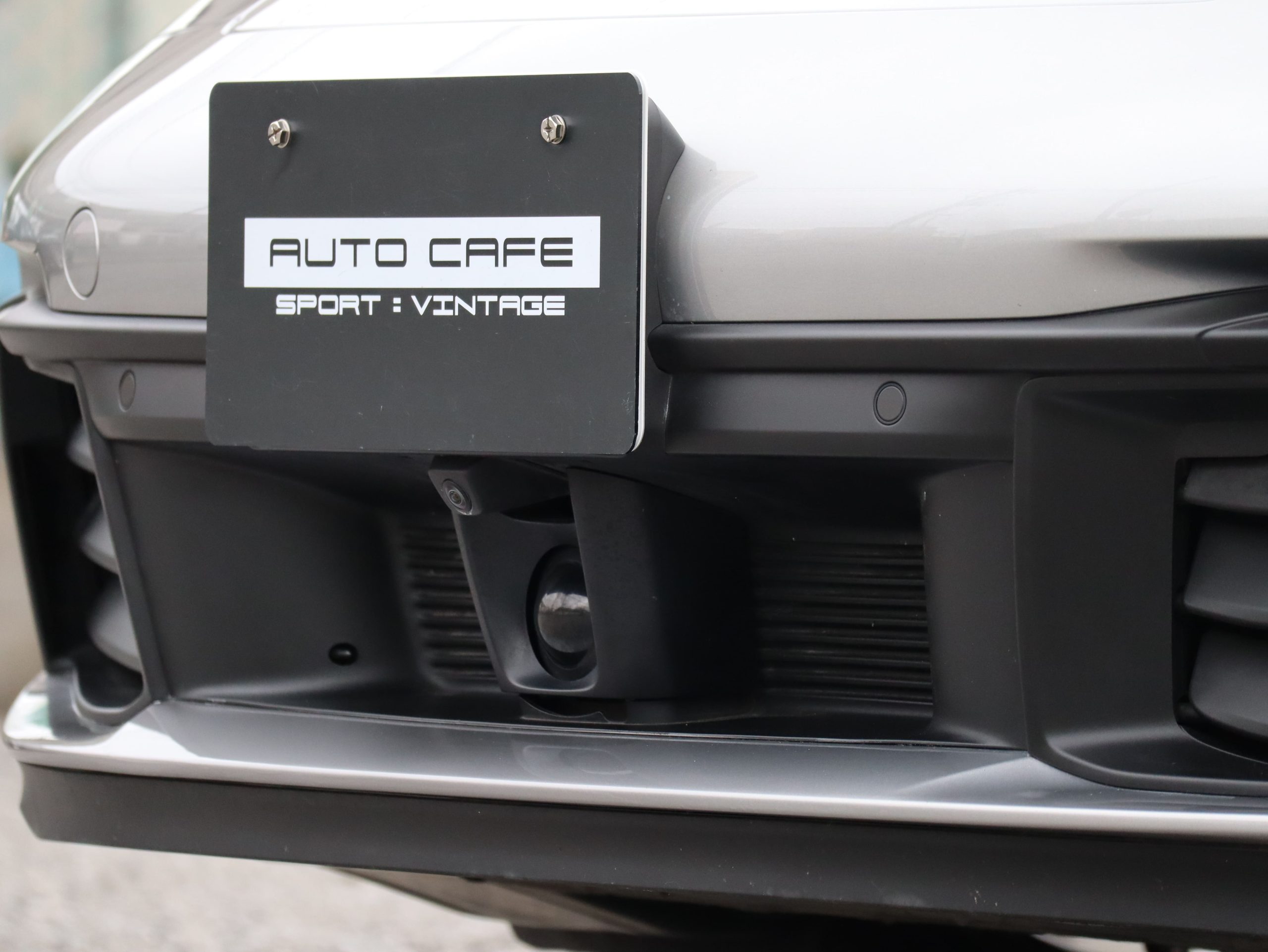 ポルシェ911カレラ（Type992.1）PDK<br>電動ガラスサンルーフシステム<br>スポーツエグゾーストシステム<br>スポーツクロノパッケージ<br>アダプティブクルーズコントロール<br>カレラクラシックホイール