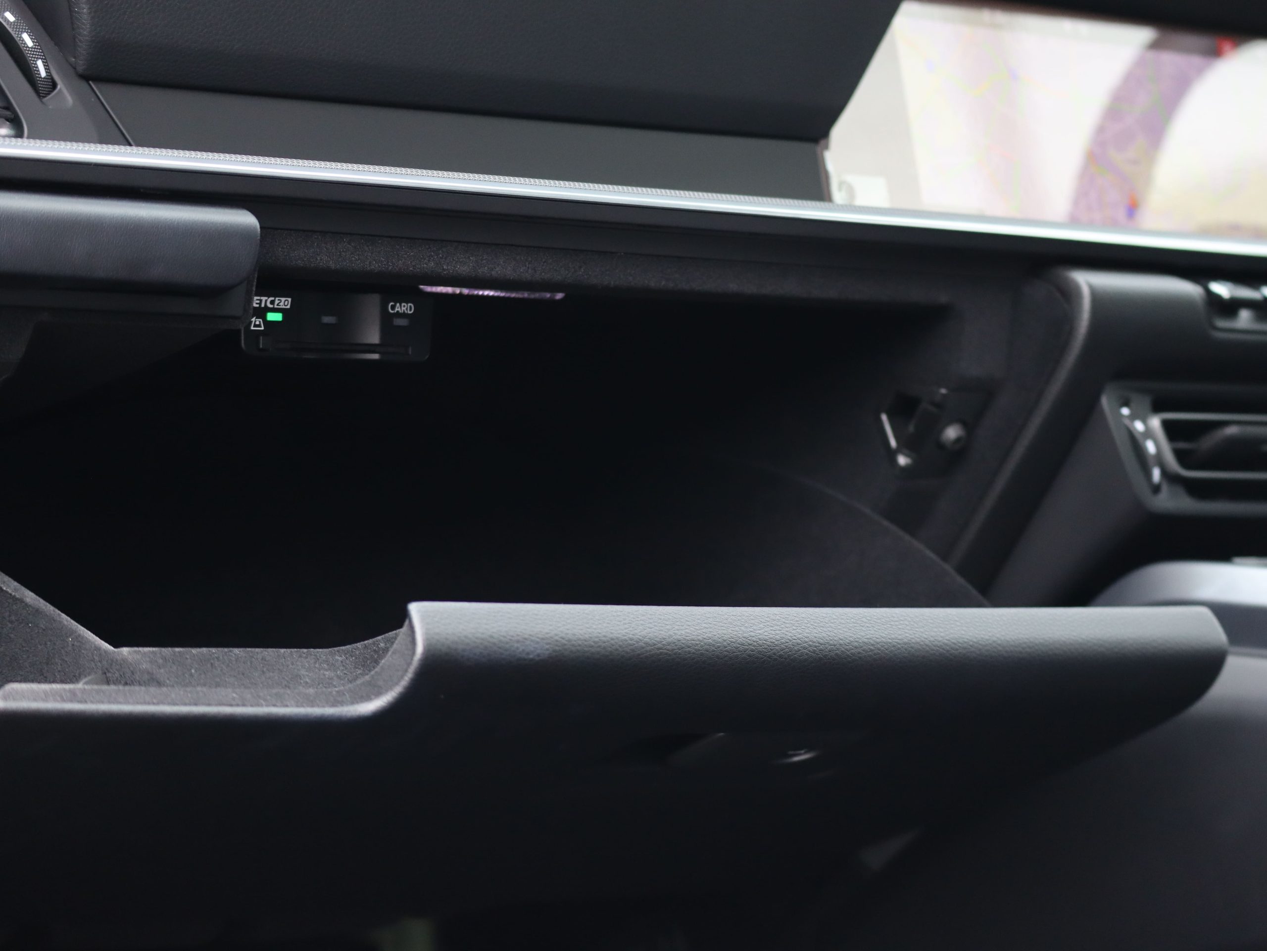 ポルシェ911カレラ（Type992.1）PDK<br>電動ガラスサンルーフシステム<br>スポーツエグゾーストシステム<br>スポーツクロノパッケージ<br>アダプティブクルーズコントロール<br>カレラクラシックホイール