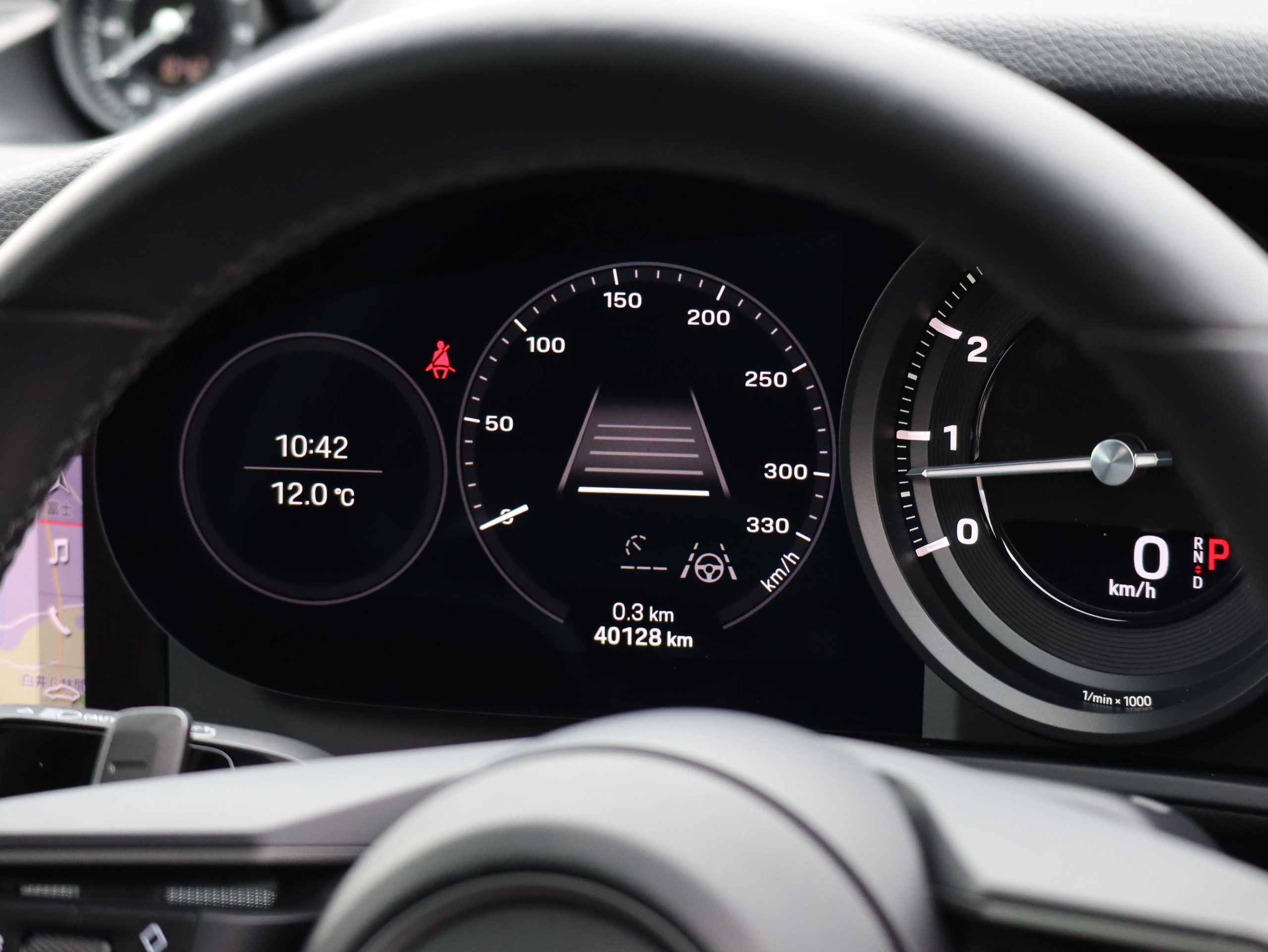 ポルシェ911カレラ（Type992.1）PDK<br>電動ガラスサンルーフシステム<br>スポーツエグゾーストシステム<br>スポーツクロノパッケージ<br>アダプティブクルーズコントロール<br>カレラクラシックホイール