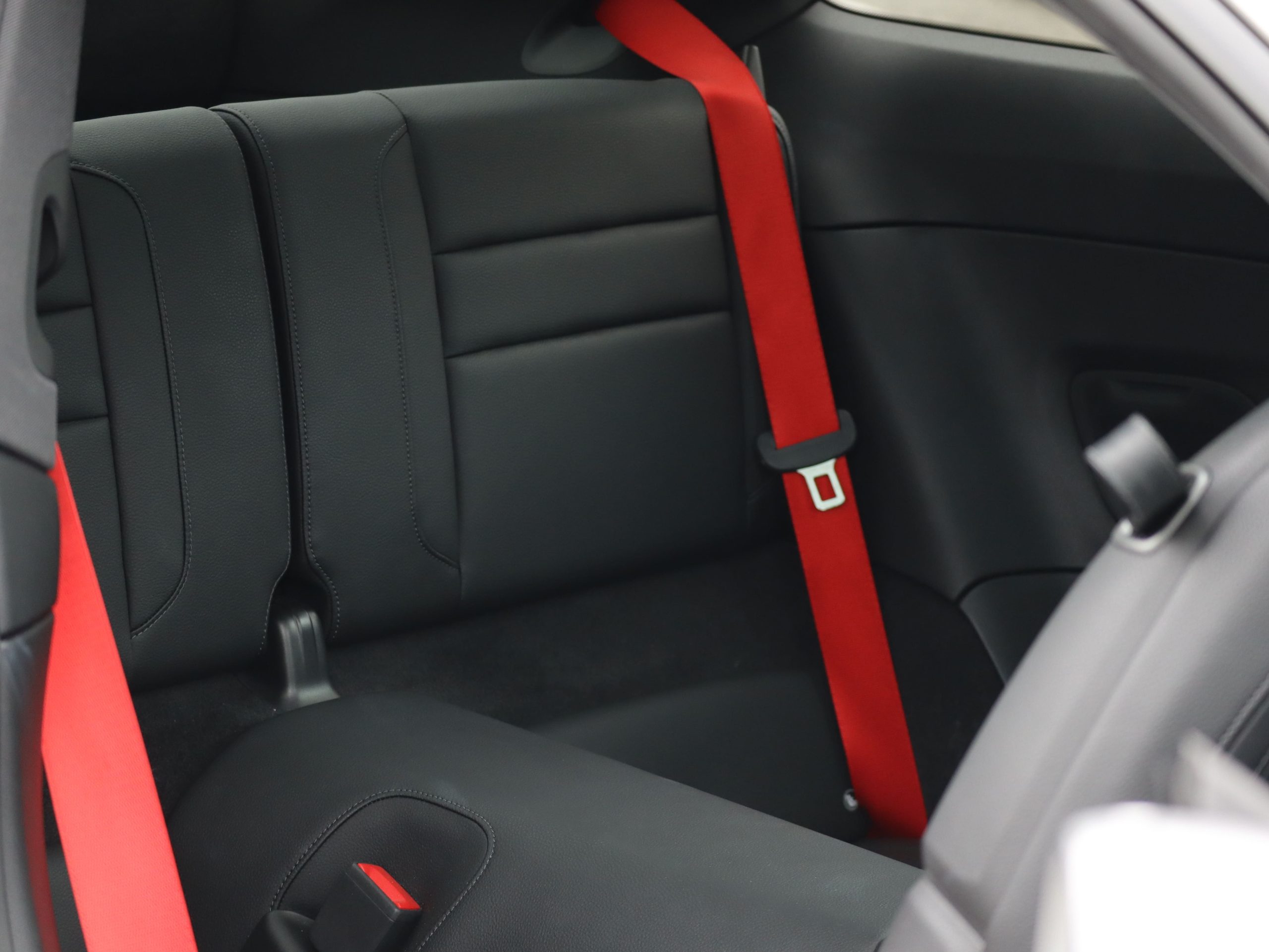 ポルシェ911カレラ（Type992.1）PDK<br>電動ガラスサンルーフシステム<br>スポーツエグゾーストシステム<br>スポーツクロノパッケージ<br>アダプティブクルーズコントロール<br>カレラクラシックホイール