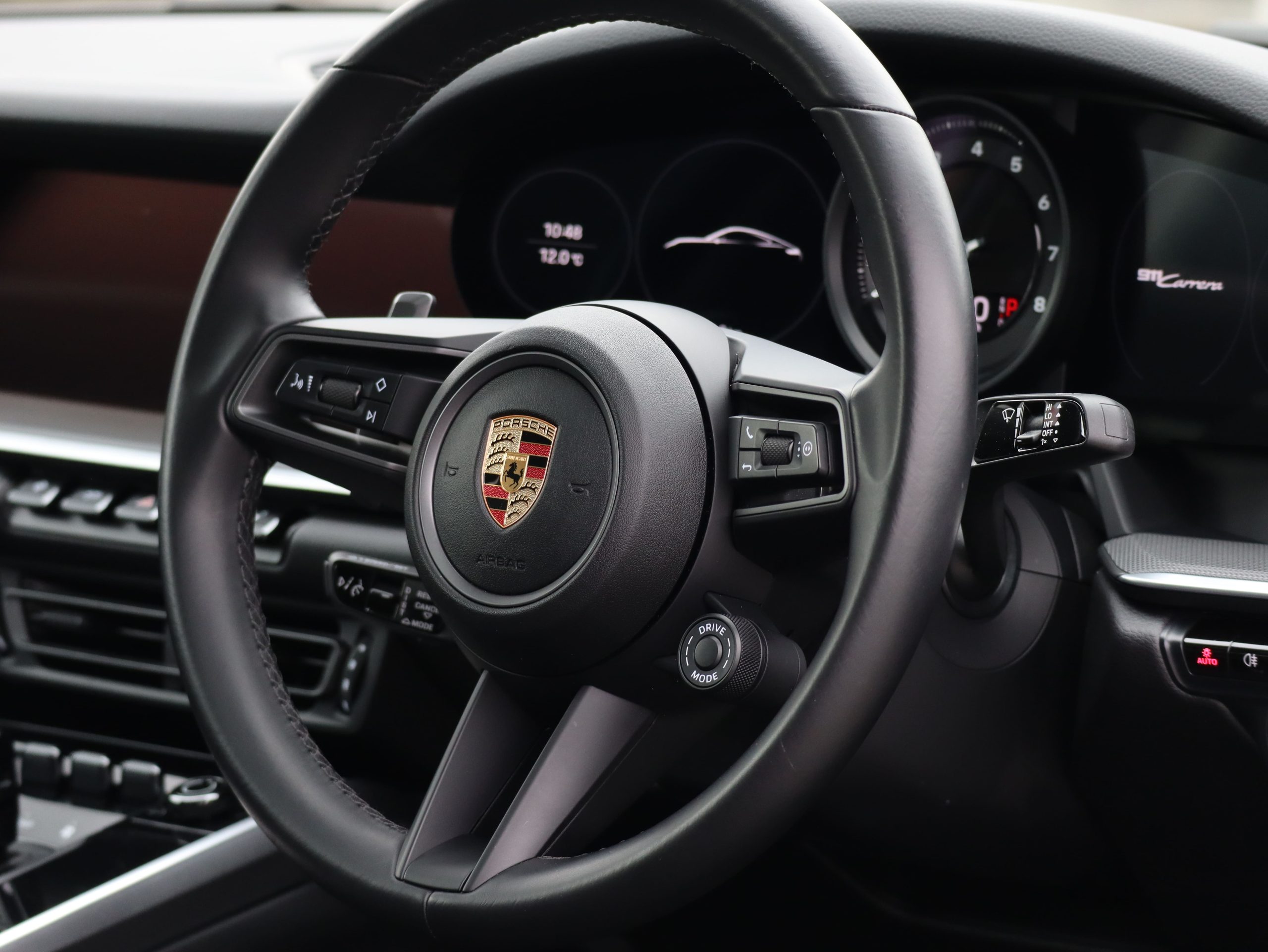 ポルシェ911カレラ（Type992.1）PDK<br>電動ガラスサンルーフシステム<br>スポーツエグゾーストシステム<br>スポーツクロノパッケージ<br>アダプティブクルーズコントロール<br>カレラクラシックホイール