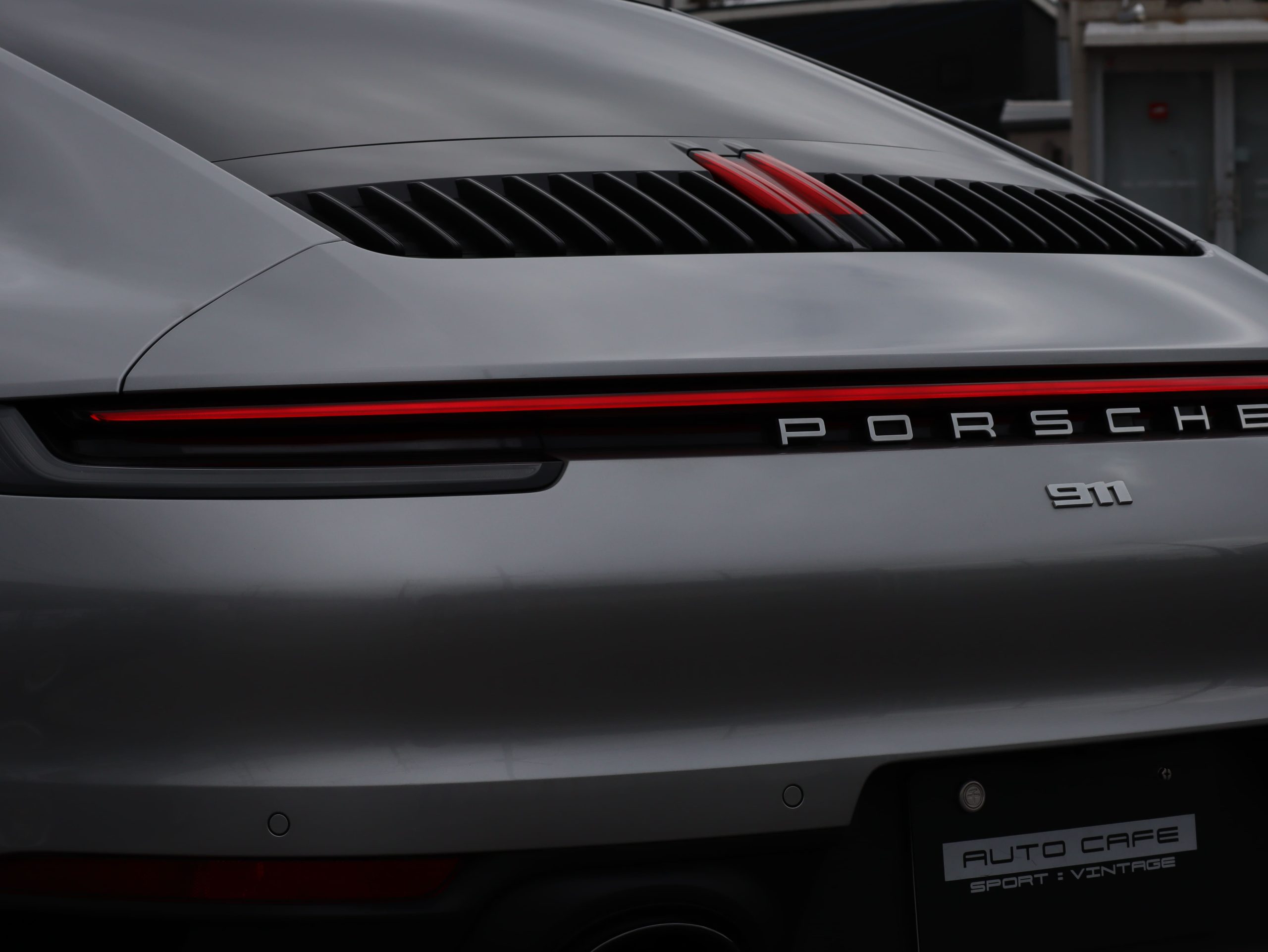 ポルシェ911カレラ（Type992.1）PDK<br>電動ガラスサンルーフシステム<br>スポーツエグゾーストシステム<br>スポーツクロノパッケージ<br>アダプティブクルーズコントロール<br>カレラクラシックホイール