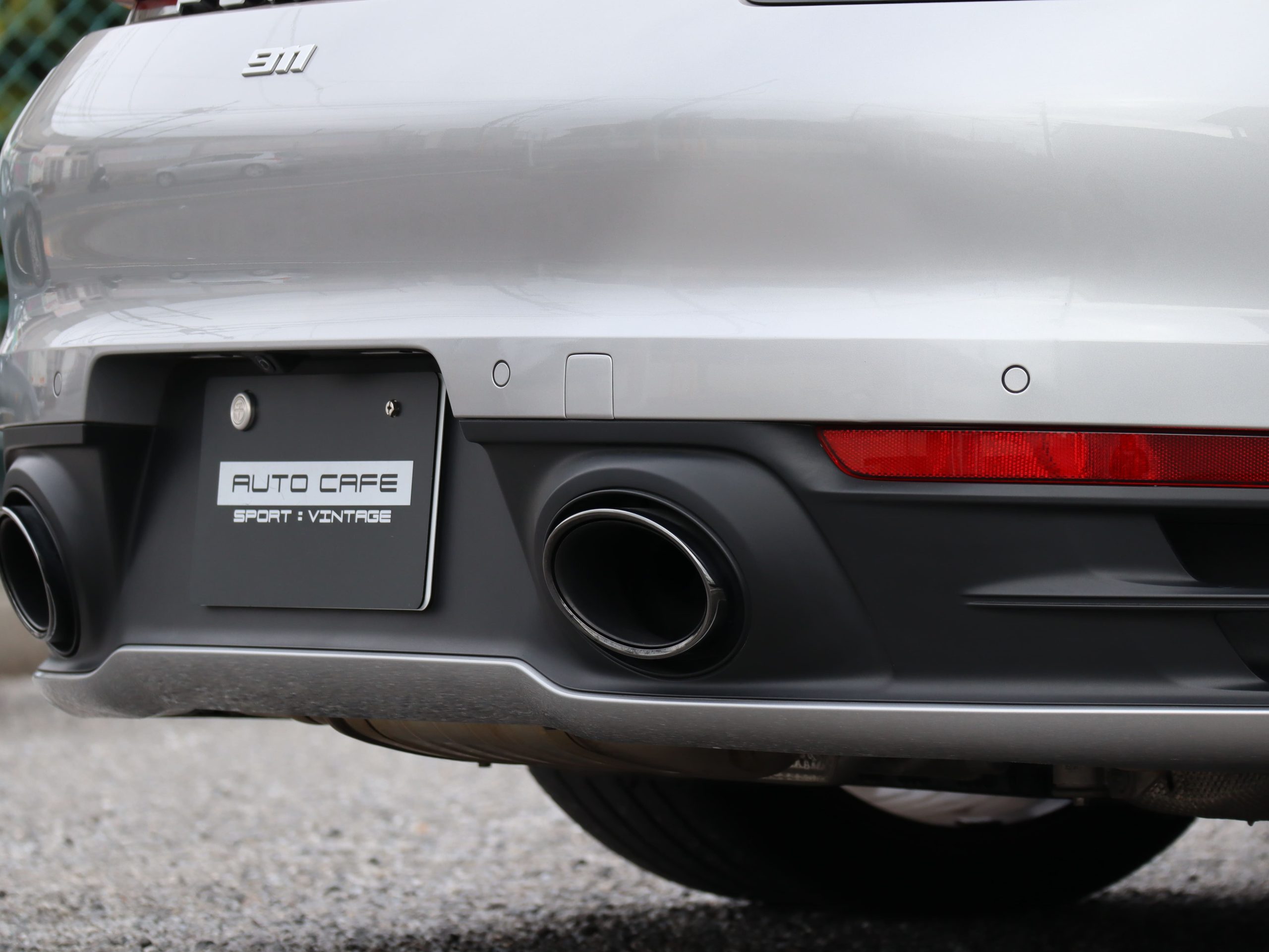 ポルシェ911カレラ（Type992.1）PDK<br>電動ガラスサンルーフシステム<br>スポーツエグゾーストシステム<br>スポーツクロノパッケージ<br>アダプティブクルーズコントロール<br>カレラクラシックホイール