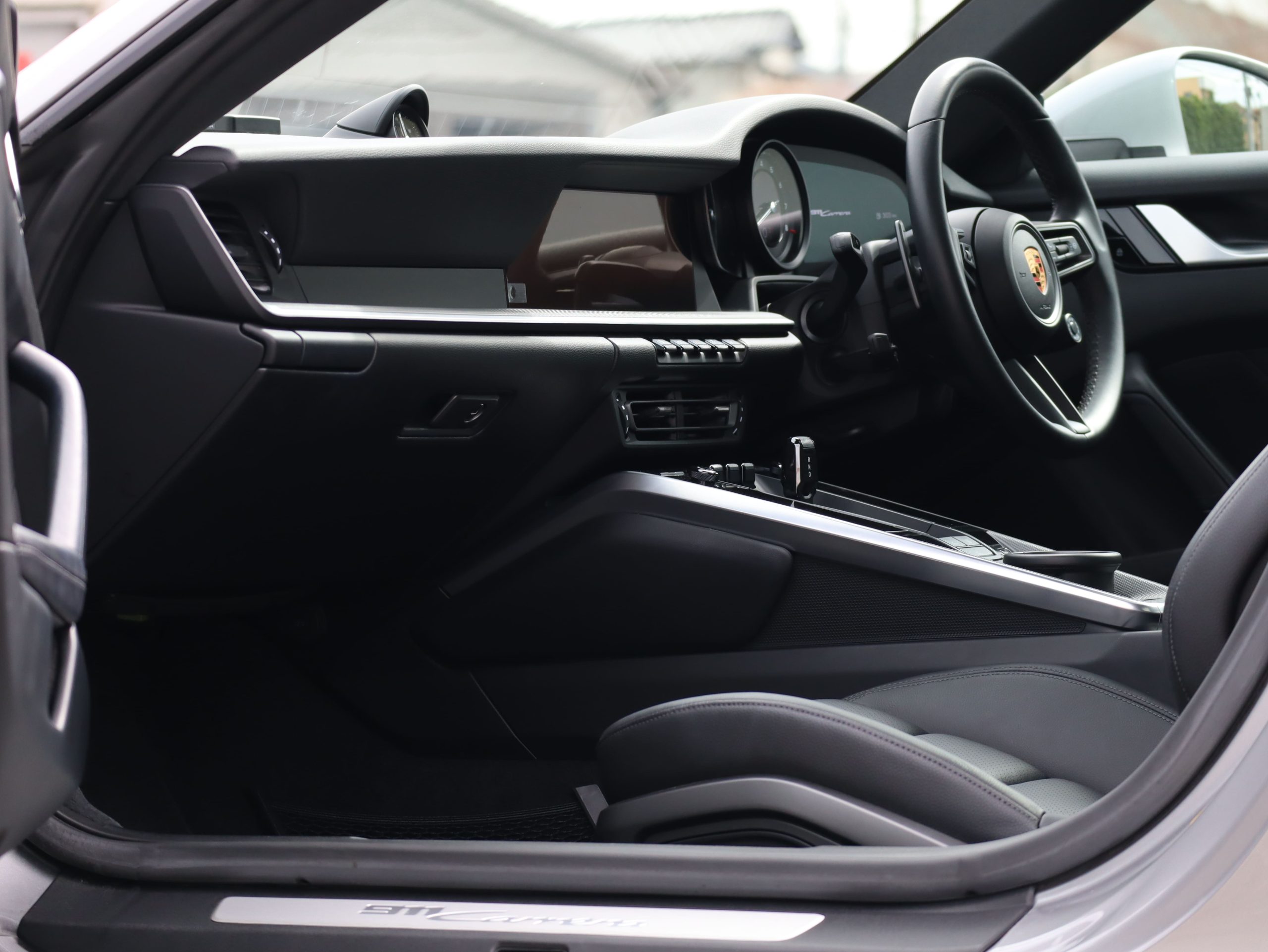 ポルシェ911カレラ（Type992.1）PDK<br>電動ガラスサンルーフシステム<br>スポーツエグゾーストシステム<br>スポーツクロノパッケージ<br>アダプティブクルーズコントロール<br>カレラクラシックホイール