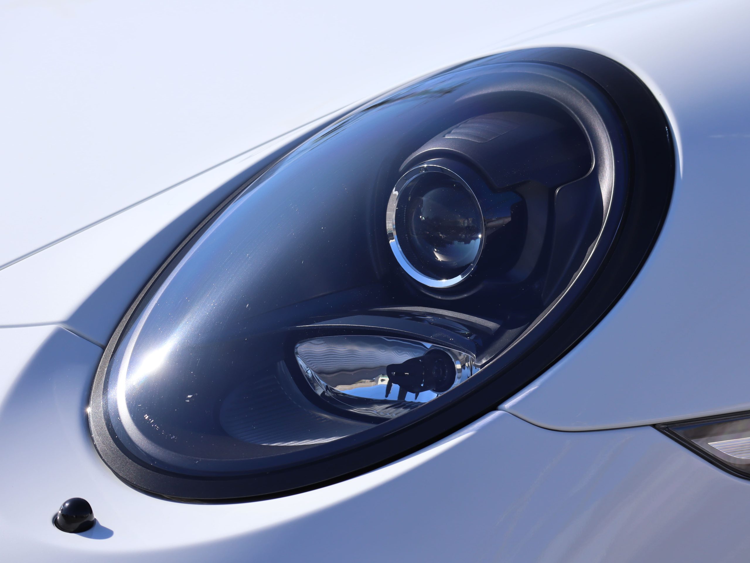 ポルシェ911カレラ4GTS（Type991.1）PDK<br>レザーパッケージ<br>ブラッシュアルミニウムインテリア<br>シートベンチレーション<br>スポーツクロノ＆エグゾースト<br>電動可倒式ドアミラー