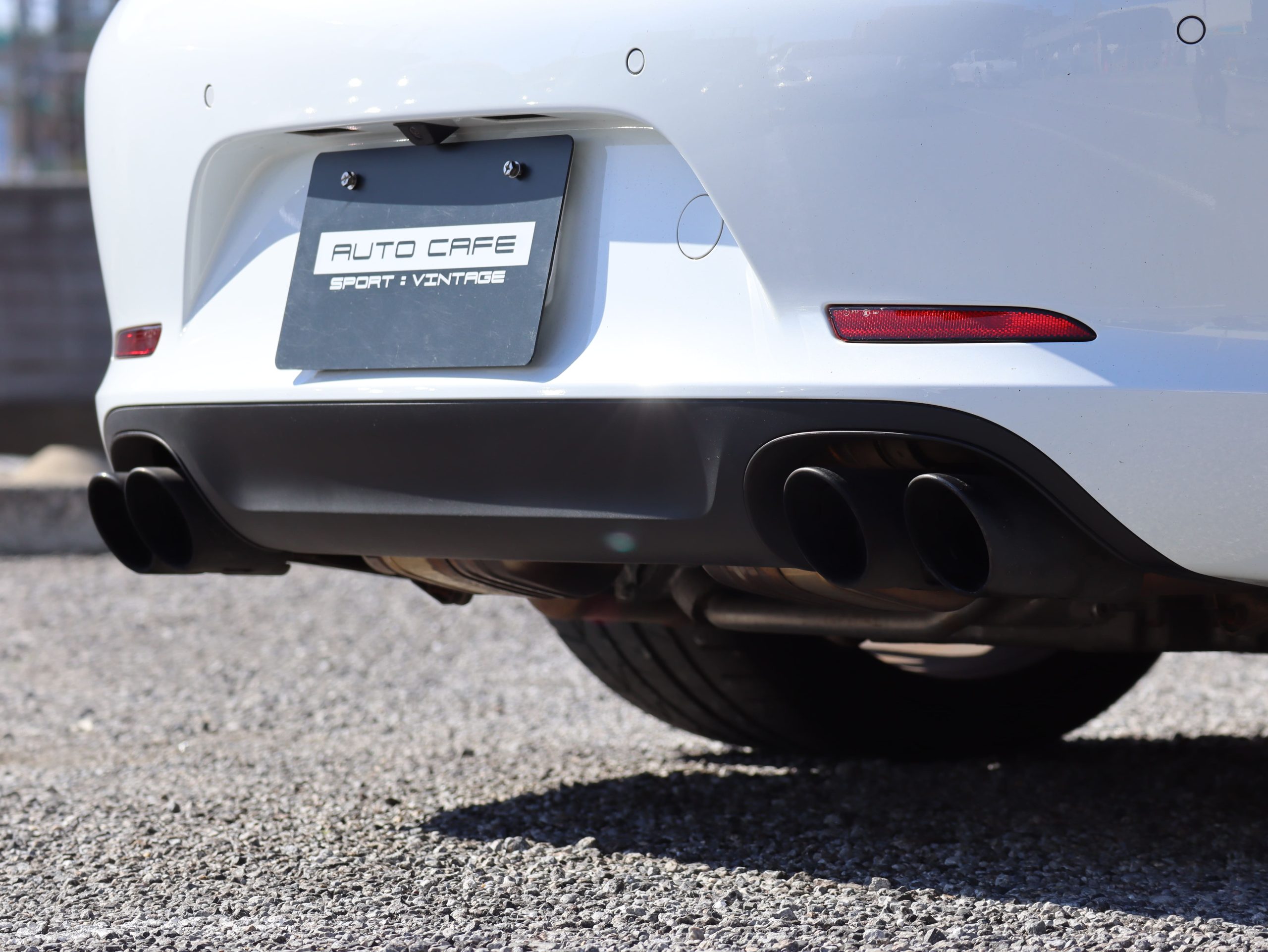 ポルシェ911カレラ4GTS（Type991.1）PDK<br>レザーパッケージ<br>ブラッシュアルミニウムインテリア<br>シートベンチレーション<br>スポーツクロノ＆エグゾースト<br>電動可倒式ドアミラー