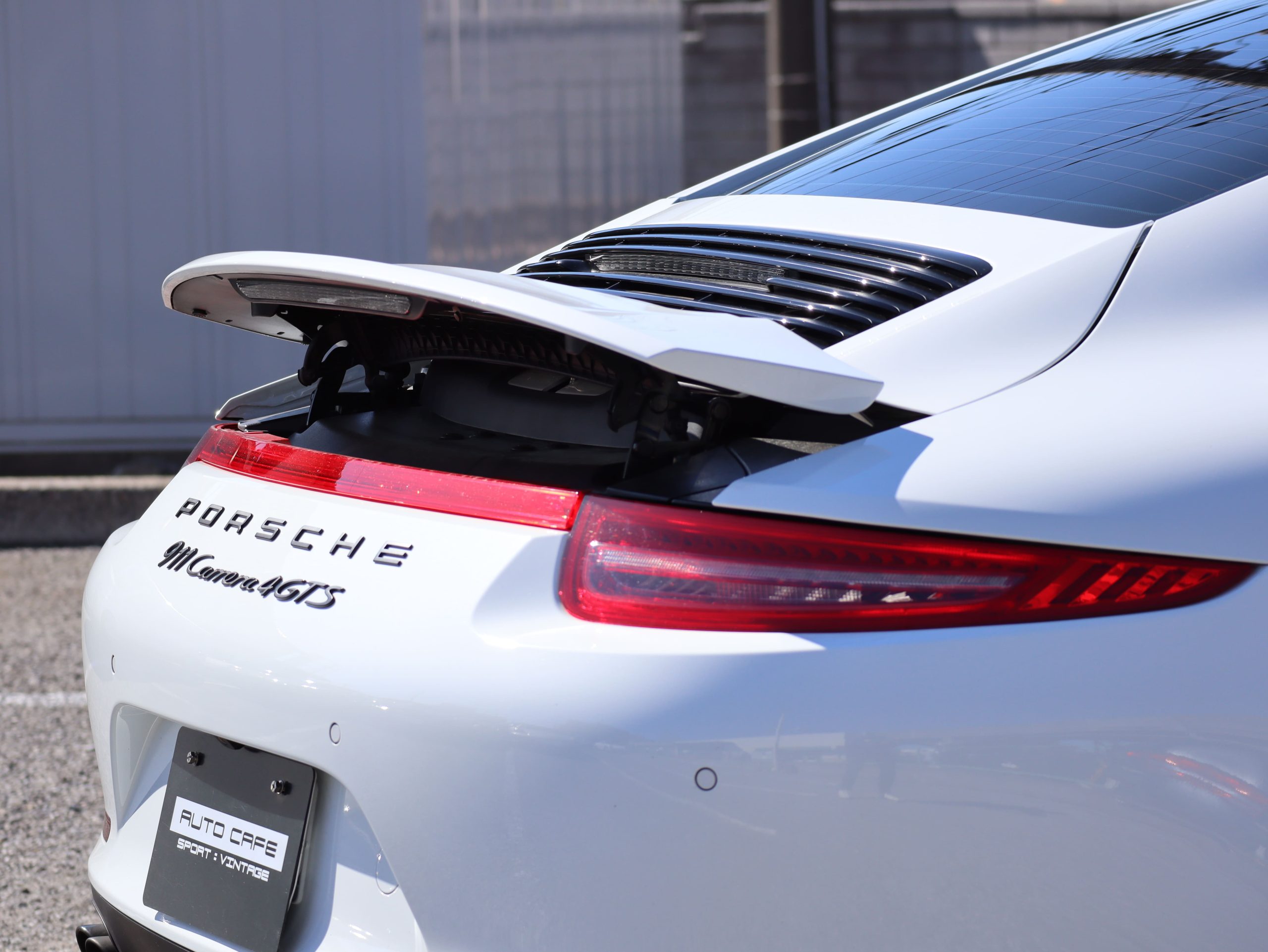 ポルシェ911カレラ4GTS（Type991.1）PDK<br>レザーパッケージ<br>ブラッシュアルミニウムインテリア<br>シートベンチレーション<br>スポーツクロノ＆エグゾースト<br>電動可倒式ドアミラー