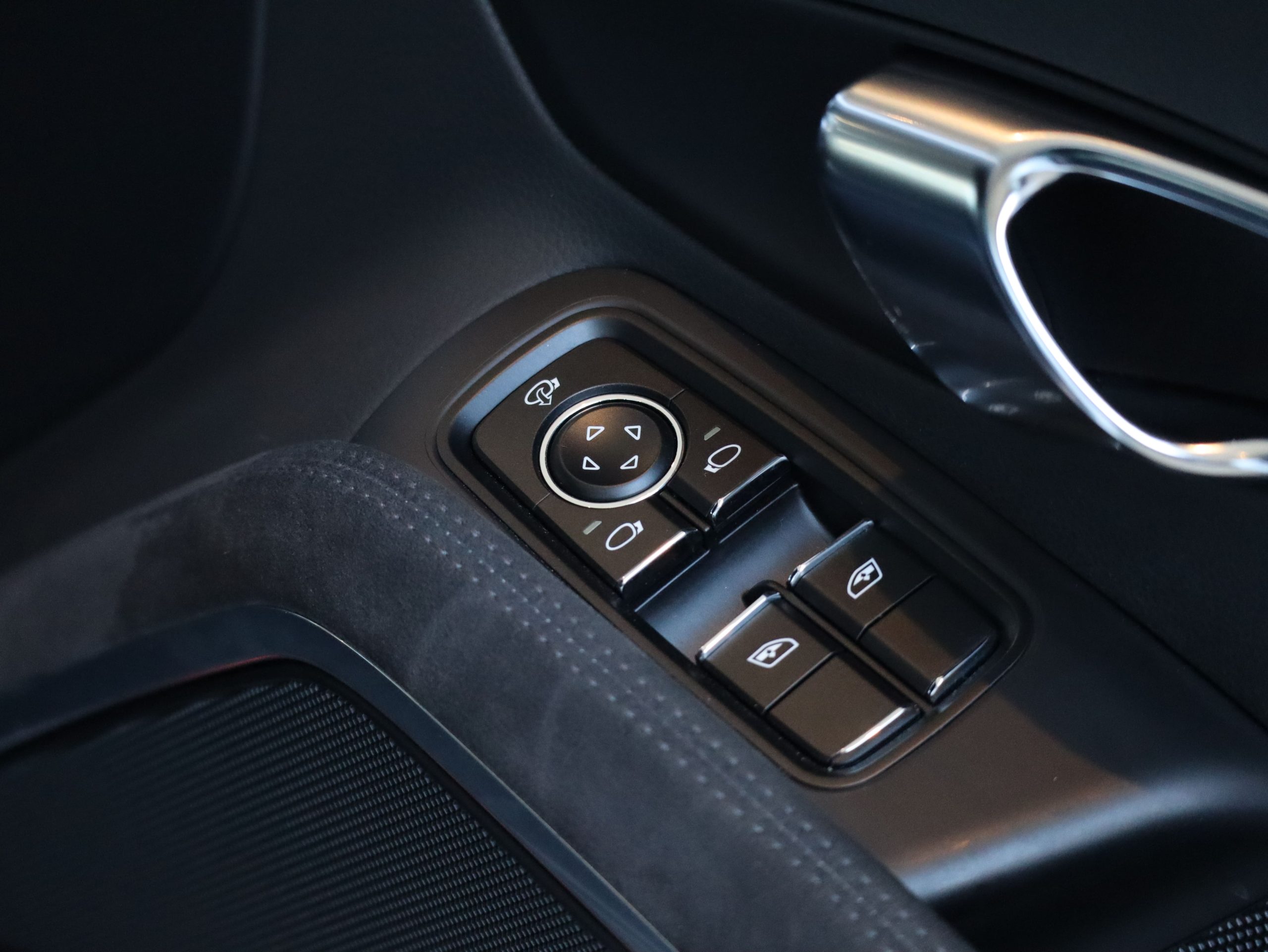 ポルシェ911カレラ4GTS（Type991.1）PDK<br>レザーパッケージ<br>ブラッシュアルミニウムインテリア<br>シートベンチレーション<br>スポーツクロノ＆エグゾースト<br>電動可倒式ドアミラー