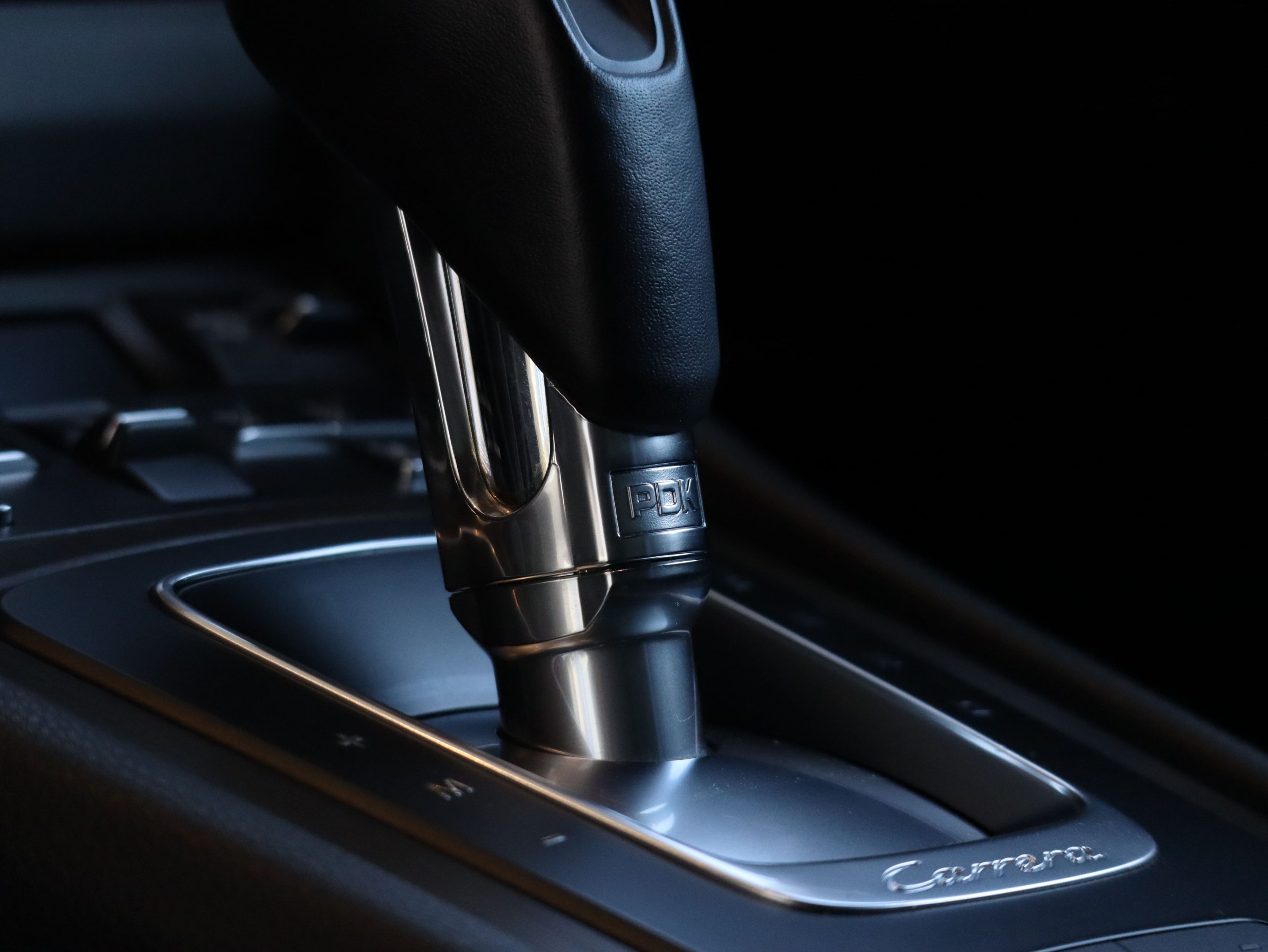 ポルシェ911カレラ4GTS（Type991.1）PDK<br>レザーパッケージ<br>ブラッシュアルミニウムインテリア<br>シートベンチレーション<br>スポーツクロノ＆エグゾースト<br>電動可倒式ドアミラー