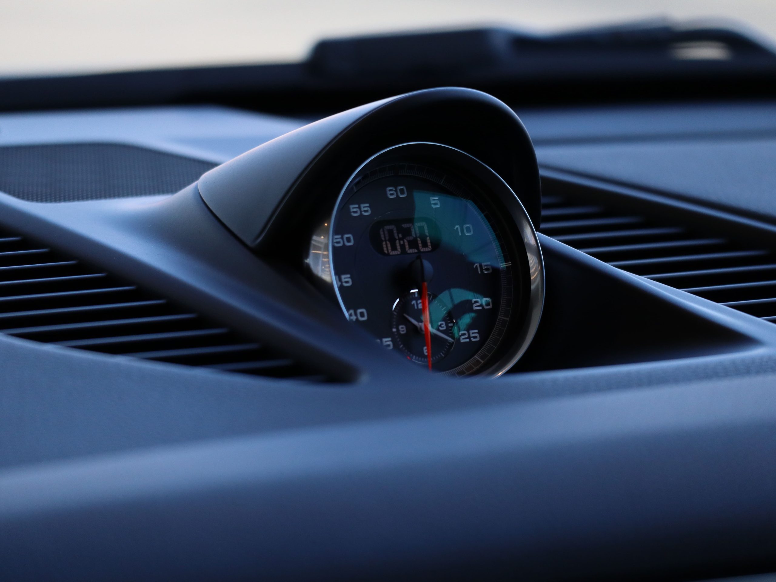 ポルシェ911カレラ4GTS（Type991.1）PDK<br>レザーパッケージ<br>ブラッシュアルミニウムインテリア<br>シートベンチレーション<br>スポーツクロノ＆エグゾースト<br>電動可倒式ドアミラー