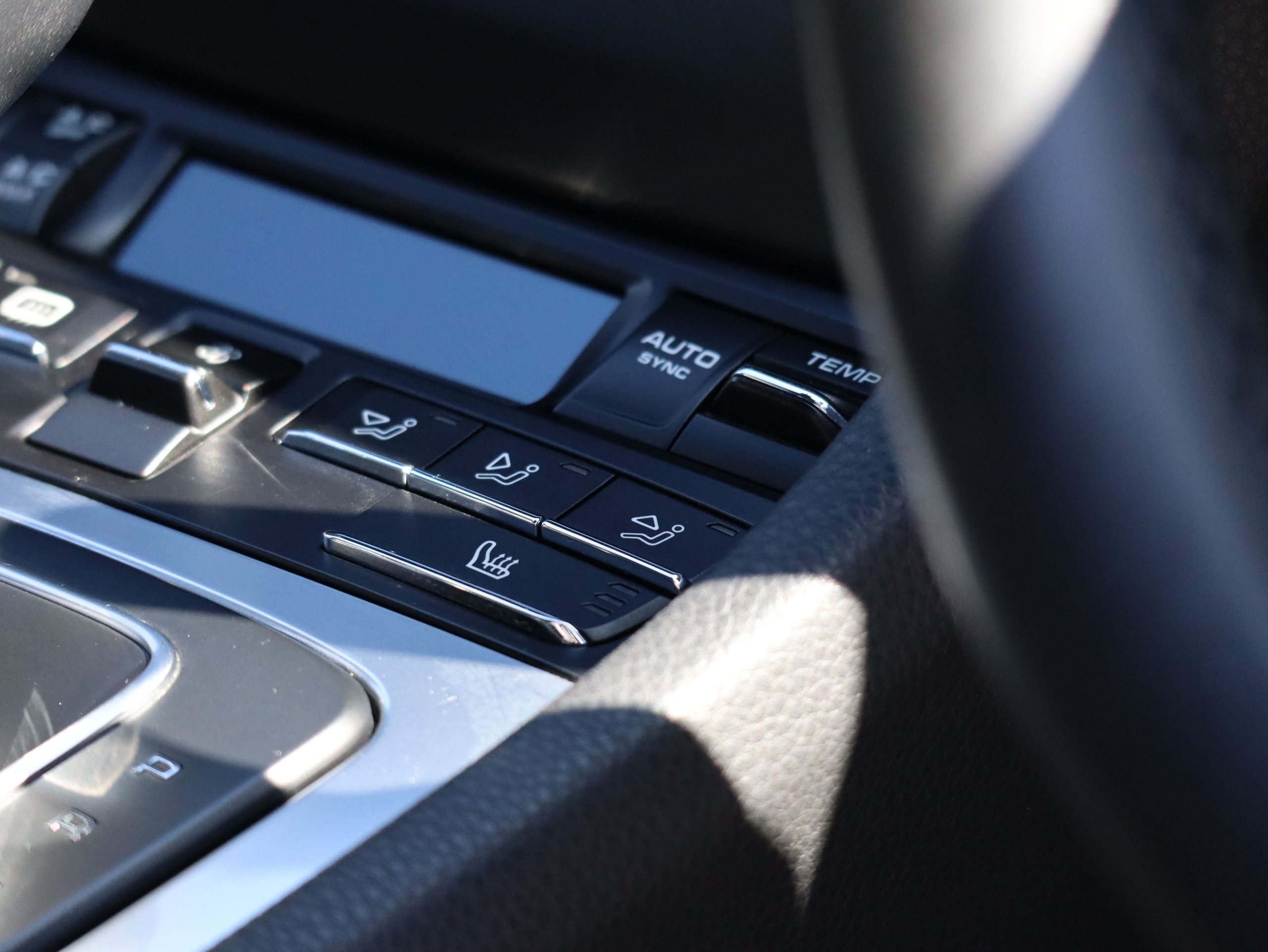 ポルシェ911カレラ ブラックエディション（Type991.1）PDK<br>スポーツエグゾーストシステム<br>スポーツクロノパッケージ<br>エントリー＆ドライブシステム<br>スポーツデザインフロントエプロン