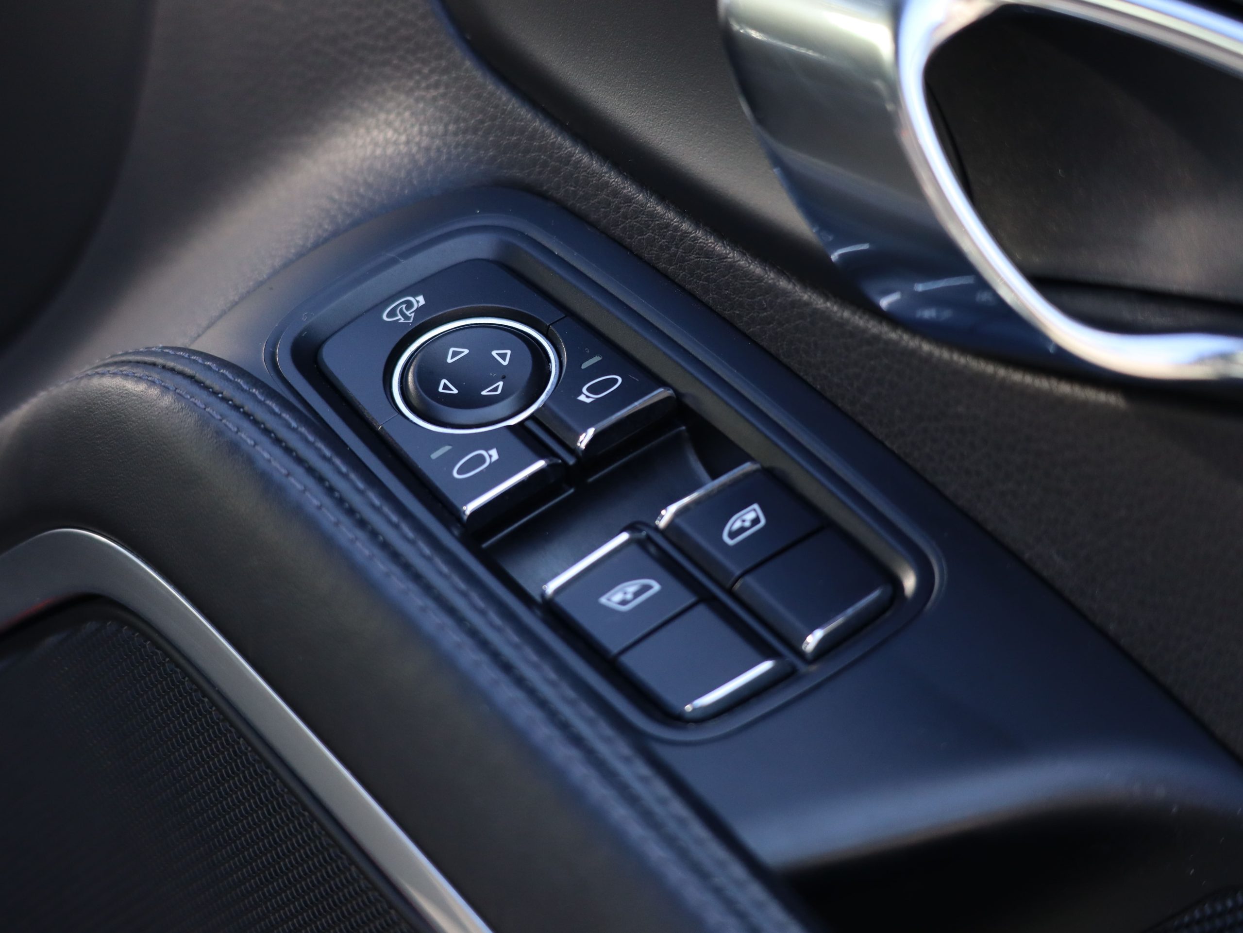 ポルシェ911カレラ ブラックエディション（Type991.1）PDK<br>スポーツエグゾーストシステム<br>スポーツクロノパッケージ<br>エントリー＆ドライブシステム<br>スポーツデザインフロントエプロン