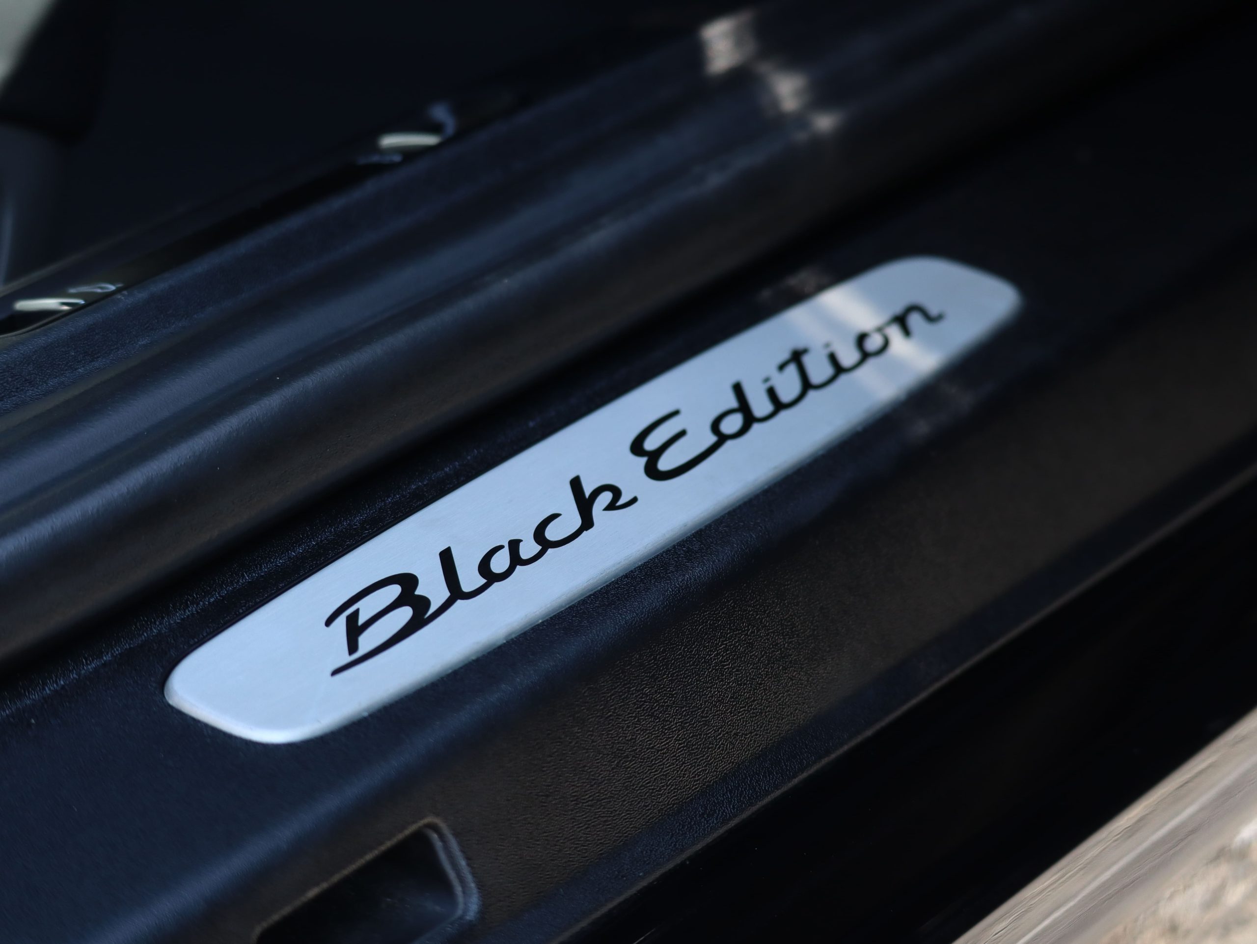 ポルシェ911カレラ ブラックエディション（Type991.1）PDK<br>スポーツエグゾーストシステム<br>スポーツクロノパッケージ<br>エントリー＆ドライブシステム<br>スポーツデザインフロントエプロン