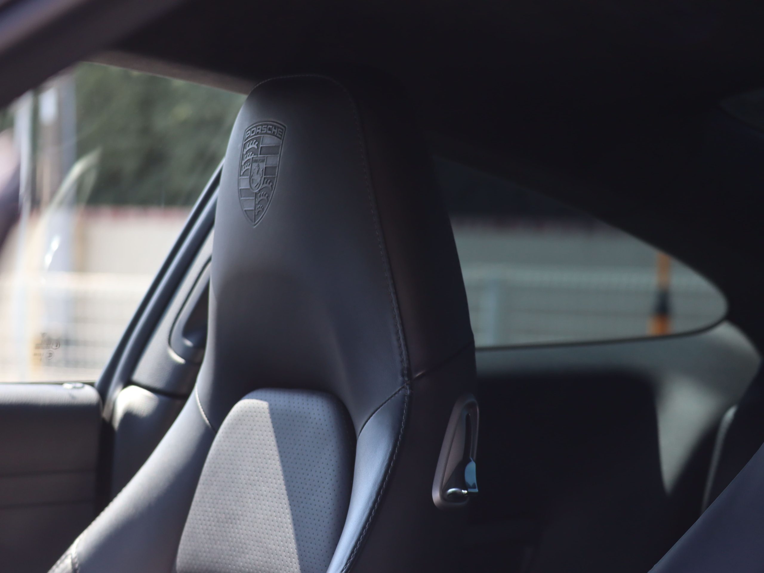 ポルシェ911カレラ ブラックエディション（Type991.1）PDK<br>スポーツエグゾーストシステム<br>スポーツクロノパッケージ<br>エントリー＆ドライブシステム<br>スポーツデザインフロントエプロン