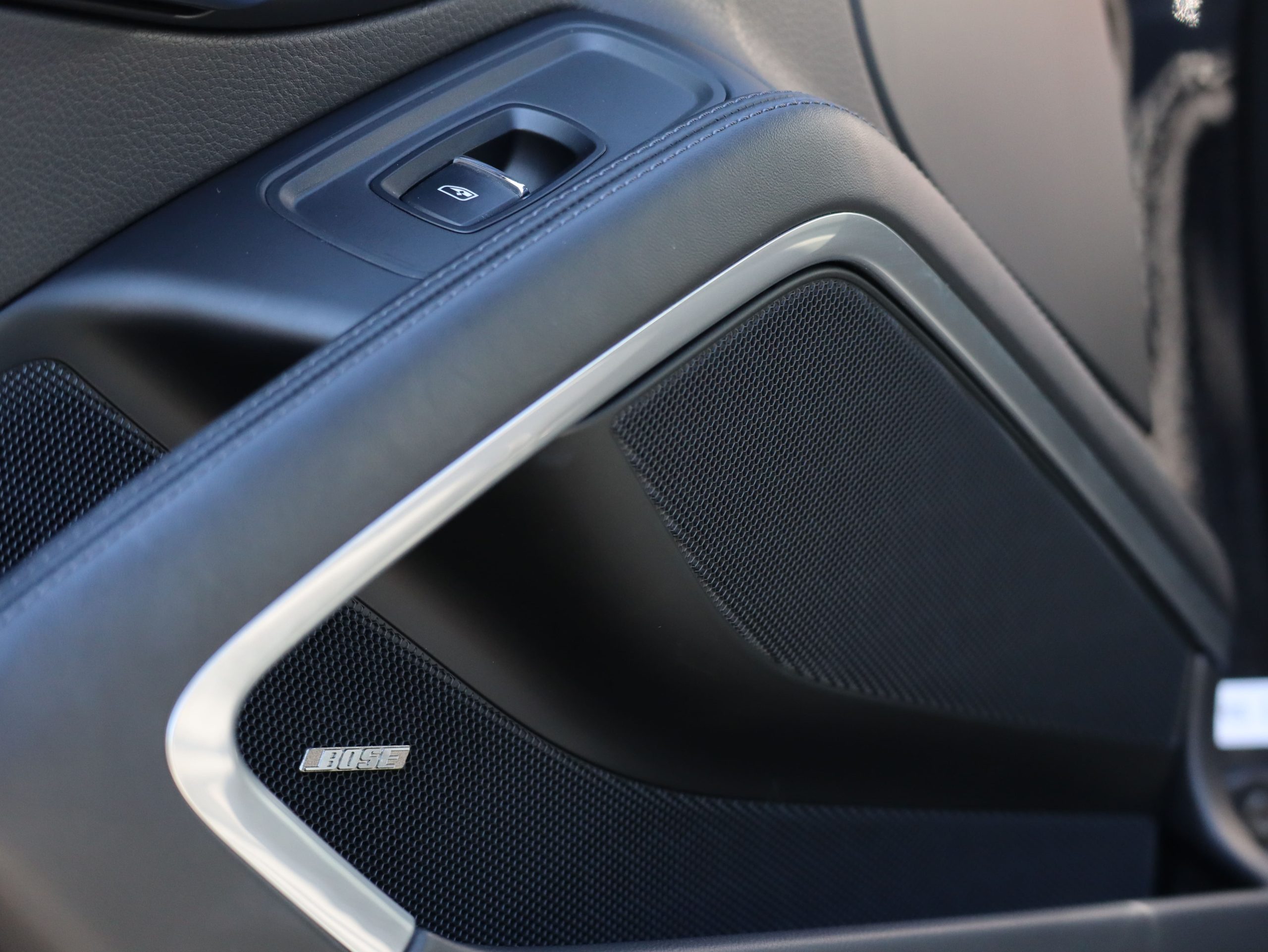 ポルシェ911カレラ ブラックエディション（Type991.1）PDK<br>スポーツエグゾーストシステム<br>スポーツクロノパッケージ<br>エントリー＆ドライブシステム<br>スポーツデザインフロントエプロン