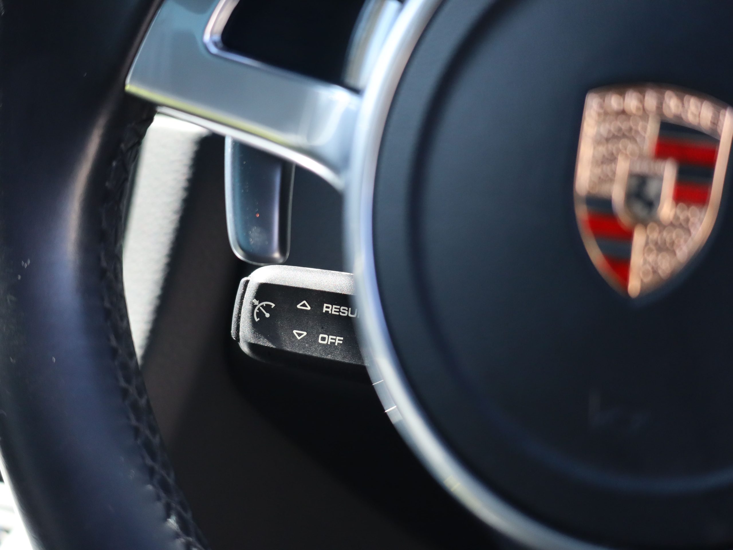 ポルシェ911カレラ ブラックエディション（Type991.1）PDK<br>スポーツエグゾーストシステム<br>スポーツクロノパッケージ<br>エントリー＆ドライブシステム<br>スポーツデザインフロントエプロン