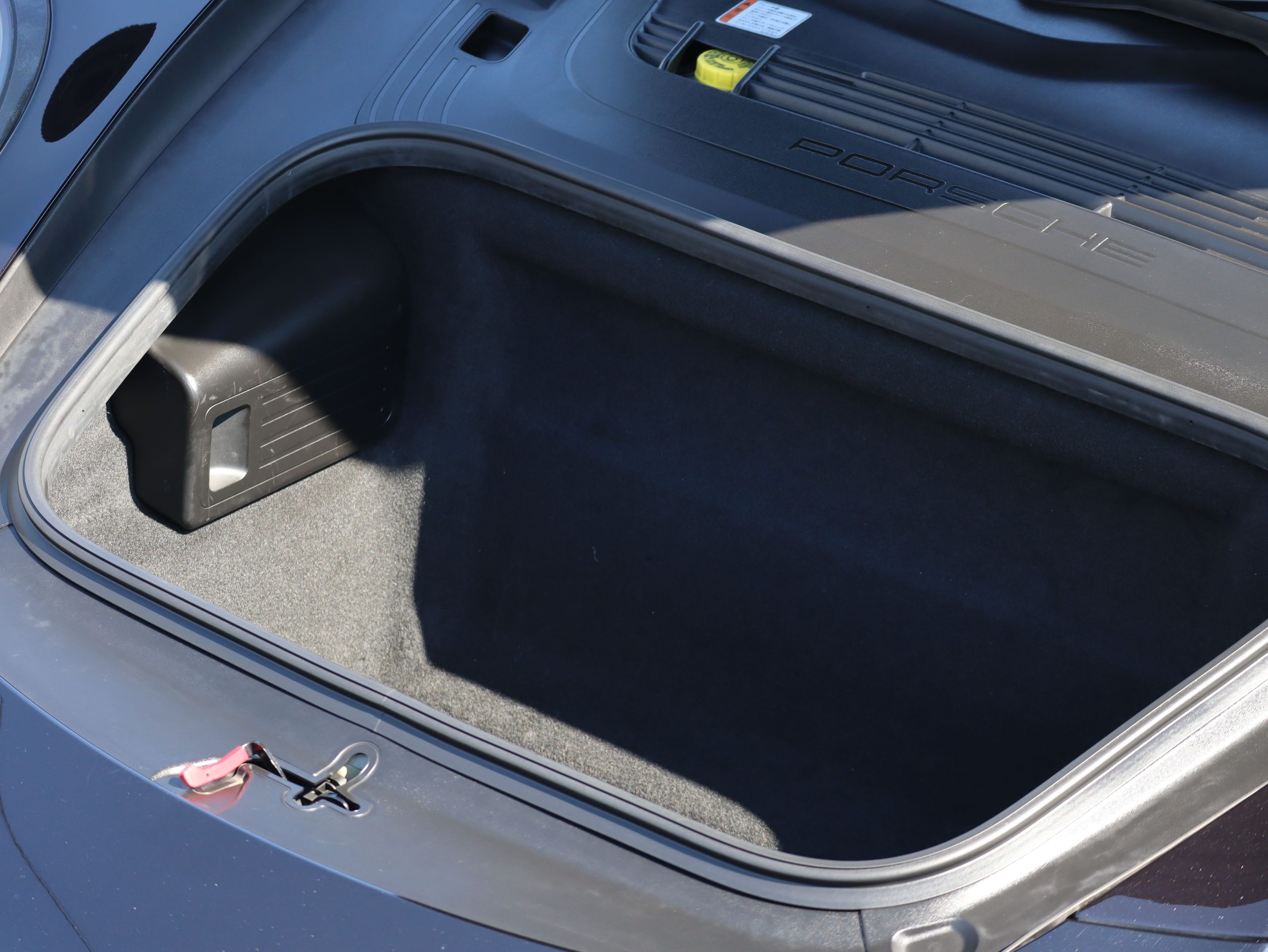 ポルシェ911カレラ ブラックエディション（Type991.1）PDK<br>スポーツエグゾーストシステム<br>スポーツクロノパッケージ<br>エントリー＆ドライブシステム<br>スポーツデザインフロントエプロン