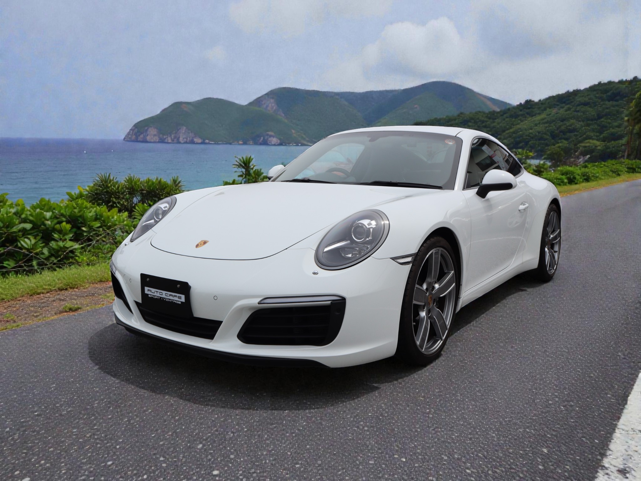 ポルシェ911カレラ（Type991.2）PDK<br>スポーツクロノパッケージ<br>スポーツエグゾーストシステム<br>GTスポーツステアリング<br>PDLS含むバイキセノンヘッドライト<br>カレラスポーツホイール
