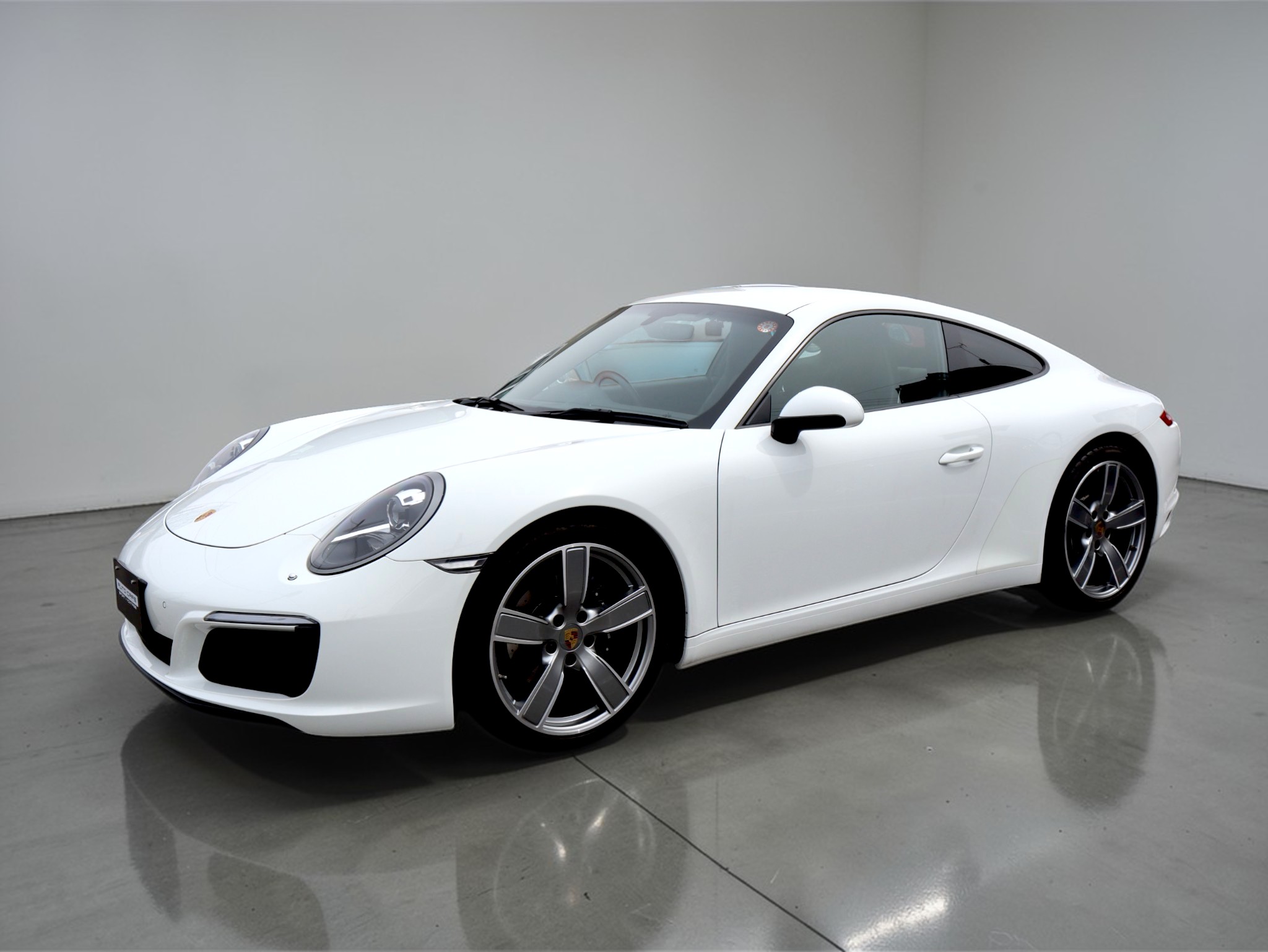 ポルシェ911カレラ（Type991.2）PDK<br>スポーツクロノパッケージ<br>スポーツエグゾーストシステム<br>GTスポーツステアリング<br>PDLS含むバイキセノンヘッドライト<br>カレラスポーツホイール