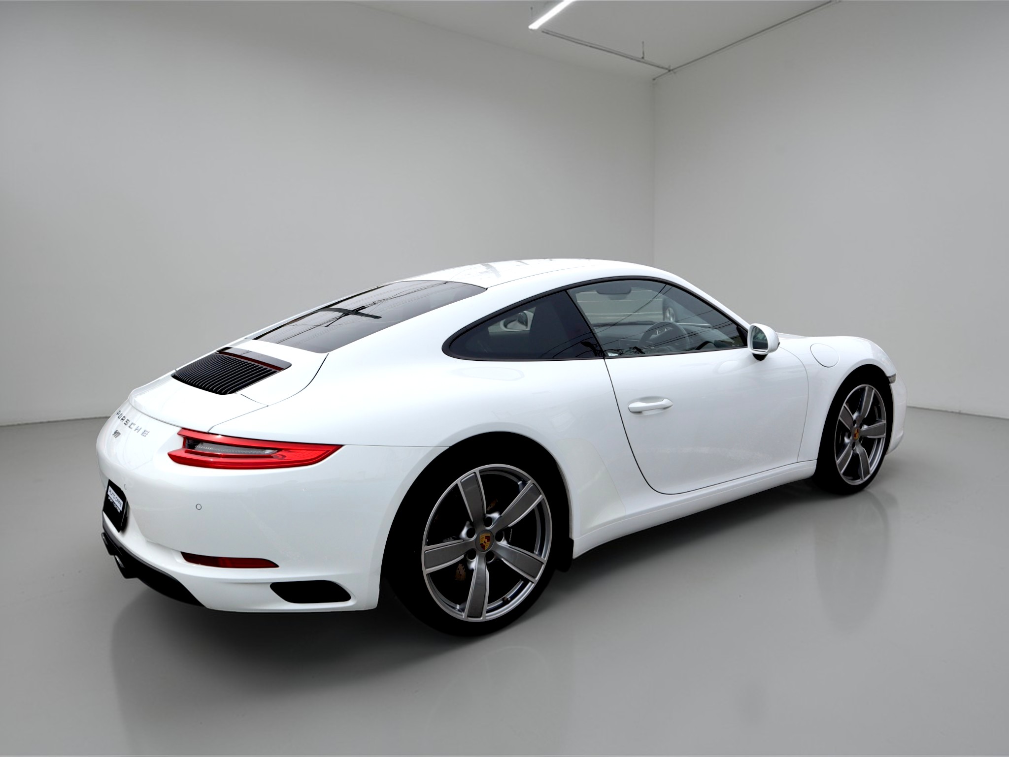 ポルシェ911カレラ（Type991.2）PDK<br>スポーツクロノパッケージ<br>スポーツエグゾーストシステム<br>GTスポーツステアリング<br>PDLS含むバイキセノンヘッドライト<br>カレラスポーツホイール