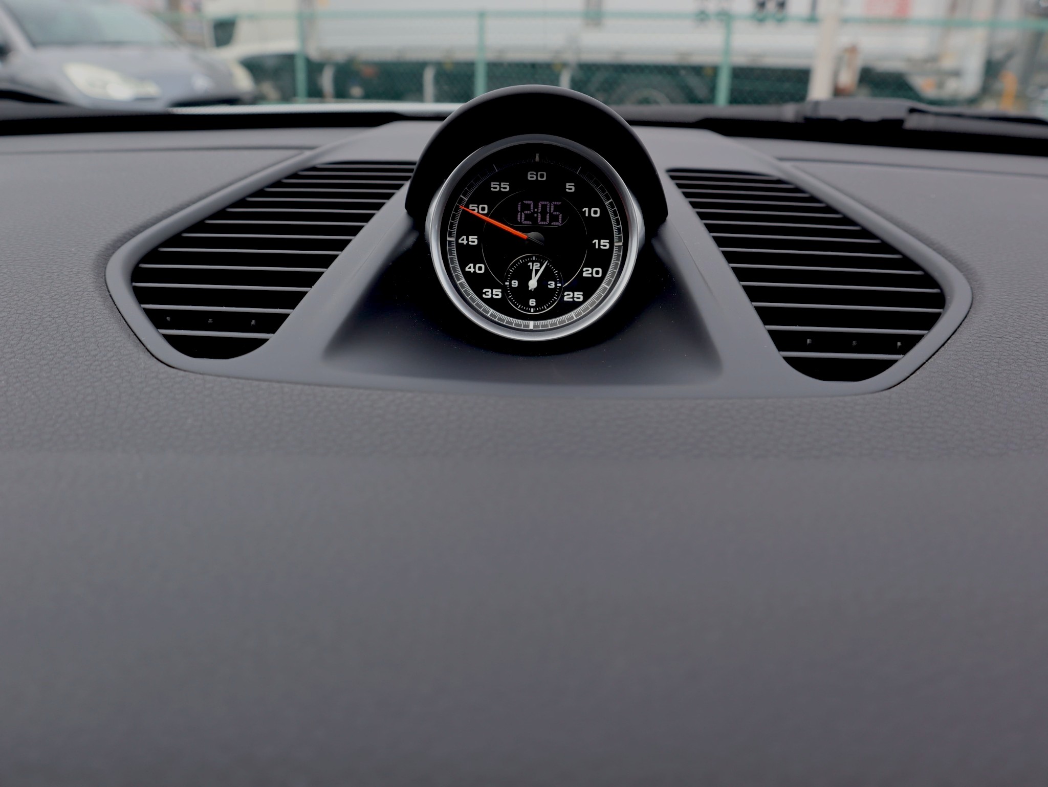 ポルシェ911カレラ（Type991.2）PDK<br>スポーツクロノパッケージ<br>スポーツエグゾーストシステム<br>GTスポーツステアリング<br>PDLS含むバイキセノンヘッドライト<br>カレラスポーツホイール