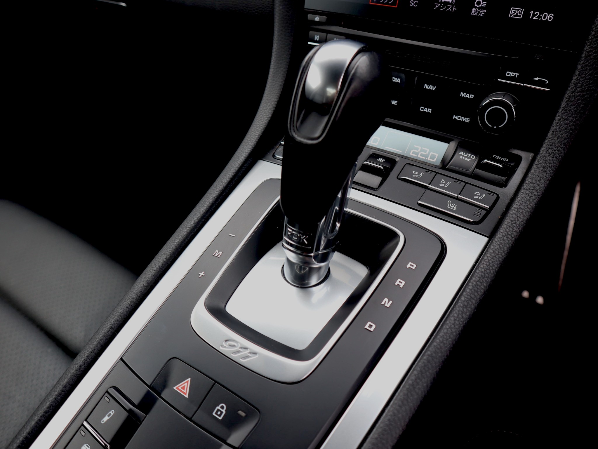 ポルシェ911カレラ（Type991.2）PDK<br>スポーツクロノパッケージ<br>スポーツエグゾーストシステム<br>GTスポーツステアリング<br>PDLS含むバイキセノンヘッドライト<br>カレラスポーツホイール