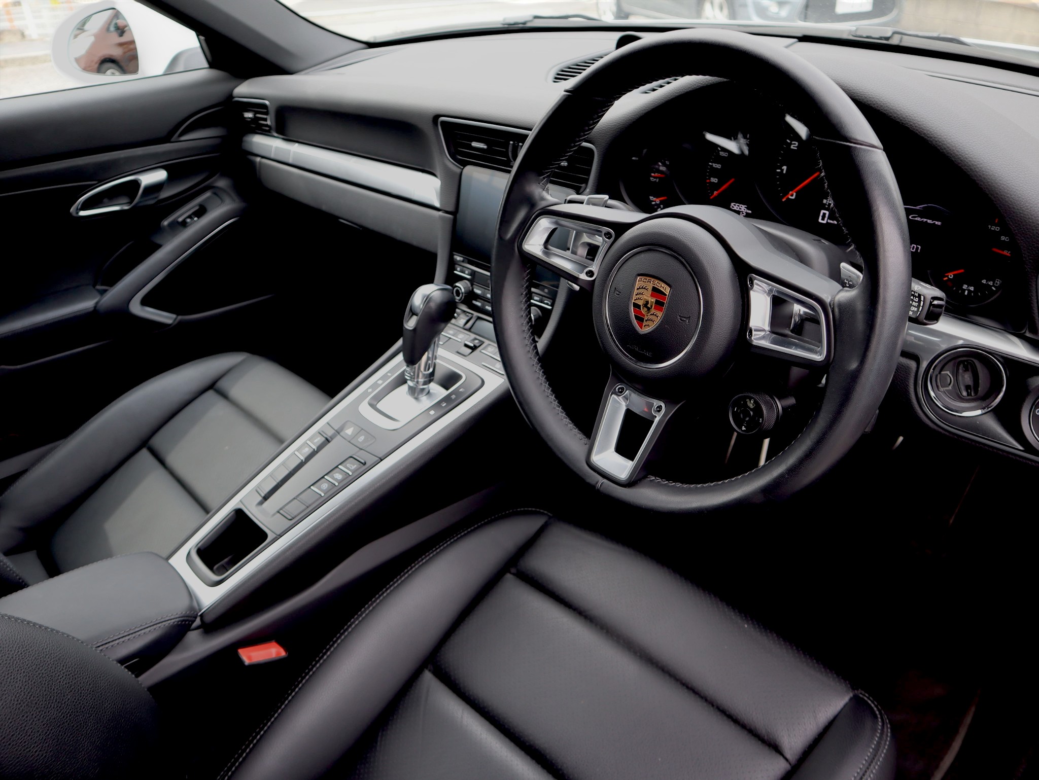 ポルシェ911カレラ（Type991.2）PDK<br>スポーツクロノパッケージ<br>スポーツエグゾーストシステム<br>GTスポーツステアリング<br>PDLS含むバイキセノンヘッドライト<br>カレラスポーツホイール