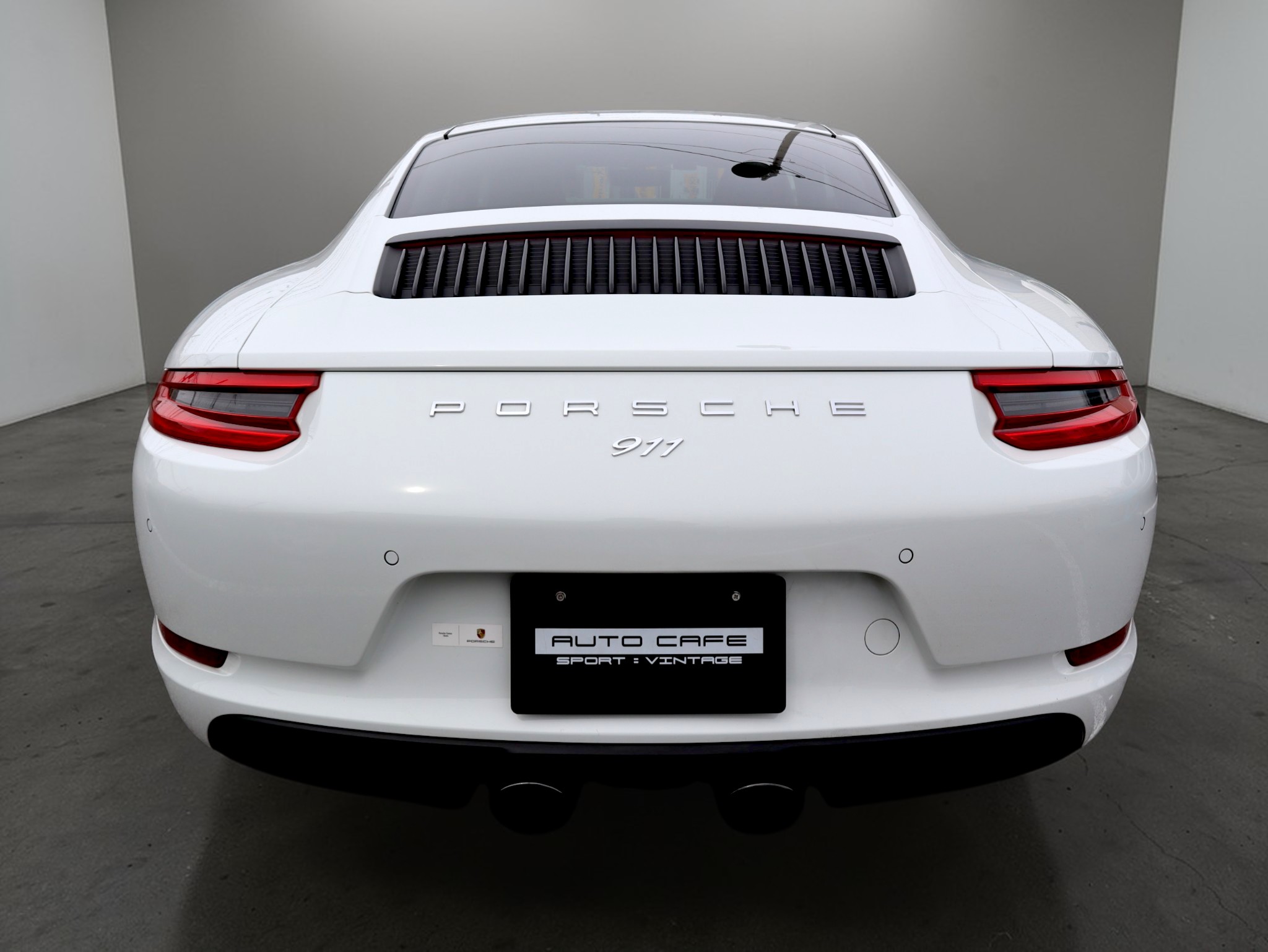ポルシェ911カレラ（Type991.2）PDK<br>スポーツクロノパッケージ<br>スポーツエグゾーストシステム<br>GTスポーツステアリング<br>PDLS含むバイキセノンヘッドライト<br>カレラスポーツホイール