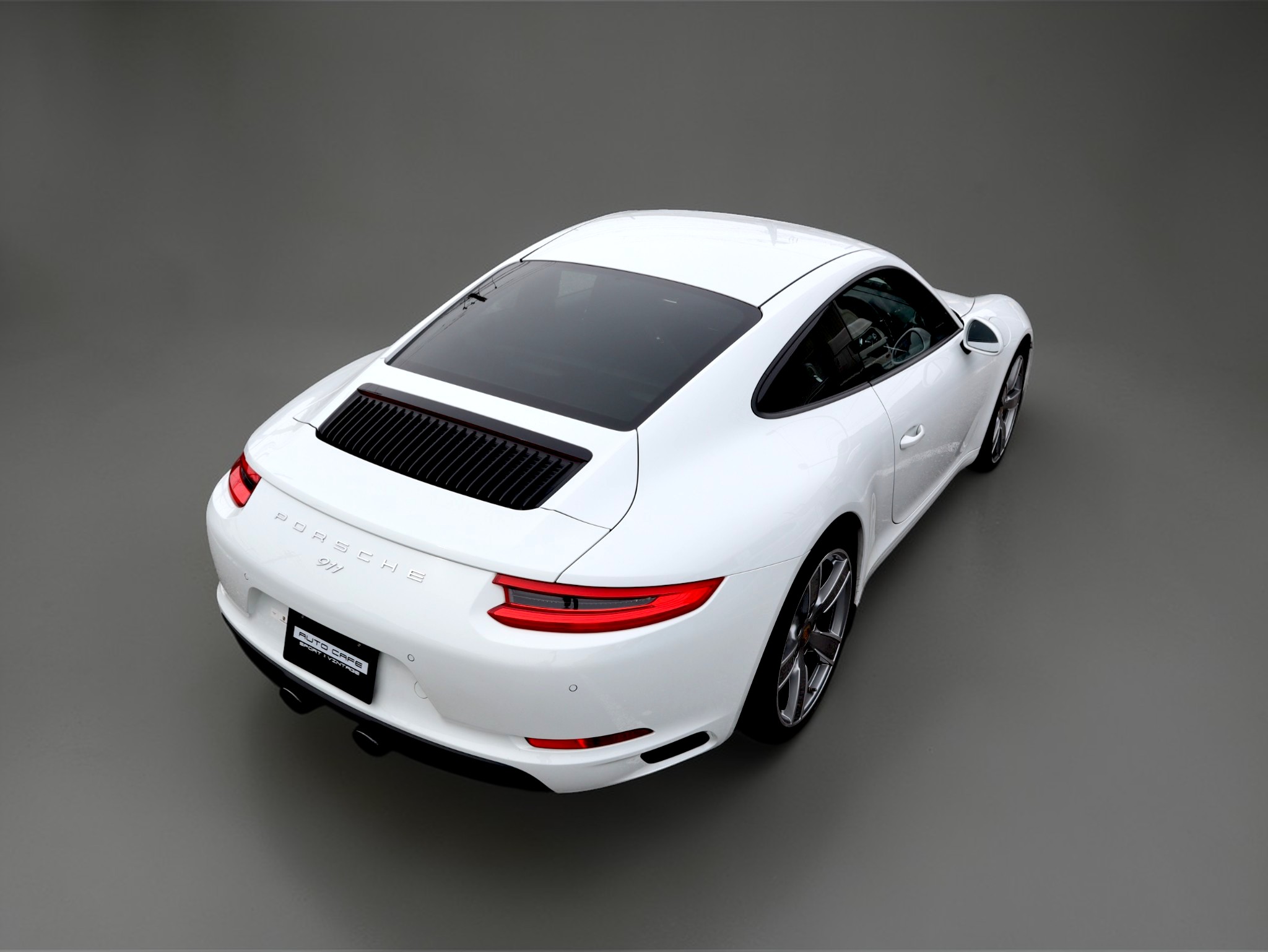 ポルシェ911カレラ（Type991.2）PDK<br>スポーツクロノパッケージ<br>スポーツエグゾーストシステム<br>GTスポーツステアリング<br>PDLS含むバイキセノンヘッドライト<br>カレラスポーツホイール