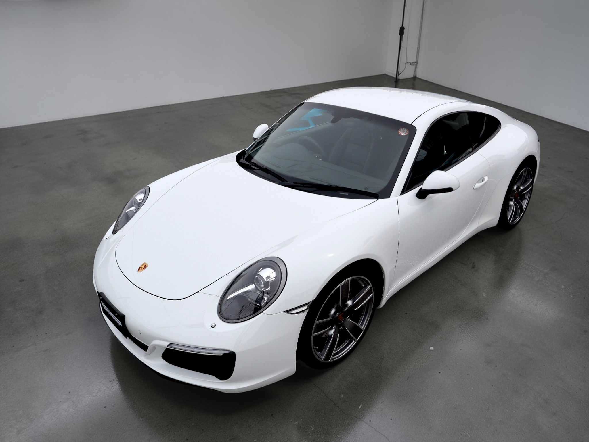 ポルシェ911カレラ（Type991.2）PDK<br>スポーツクロノパッケージ<br>スポーツエグゾーストシステム<br>GTスポーツステアリング<br>PDLS含むバイキセノンヘッドライト<br>カレラスポーツホイール