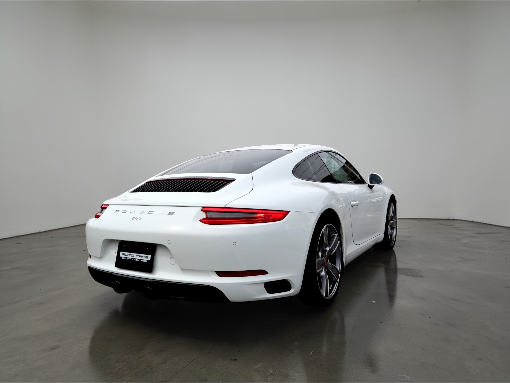 ポルシェ911カレラ（Type991.2）PDK<br>スポーツクロノパッケージ<br>スポーツエグゾーストシステム<br>GTスポーツステアリング<br>PDLS含むバイキセノンヘッドライト<br>カレラスポーツホイール