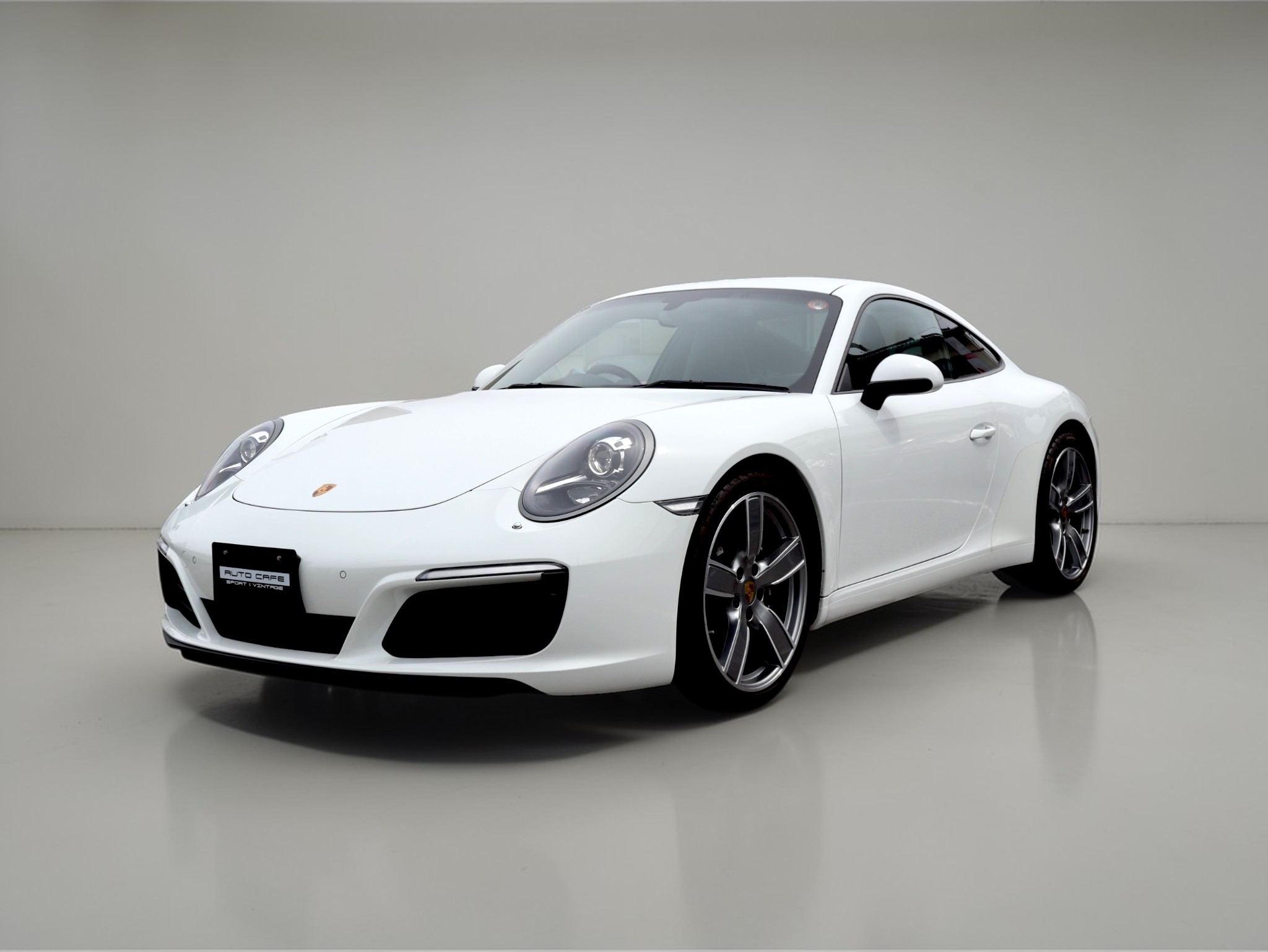 ポルシェ911カレラ（Type991.2）PDK<br>スポーツクロノパッケージ<br>スポーツエグゾーストシステム<br>GTスポーツステアリング<br>PDLS含むバイキセノンヘッドライト<br>カレラスポーツホイール