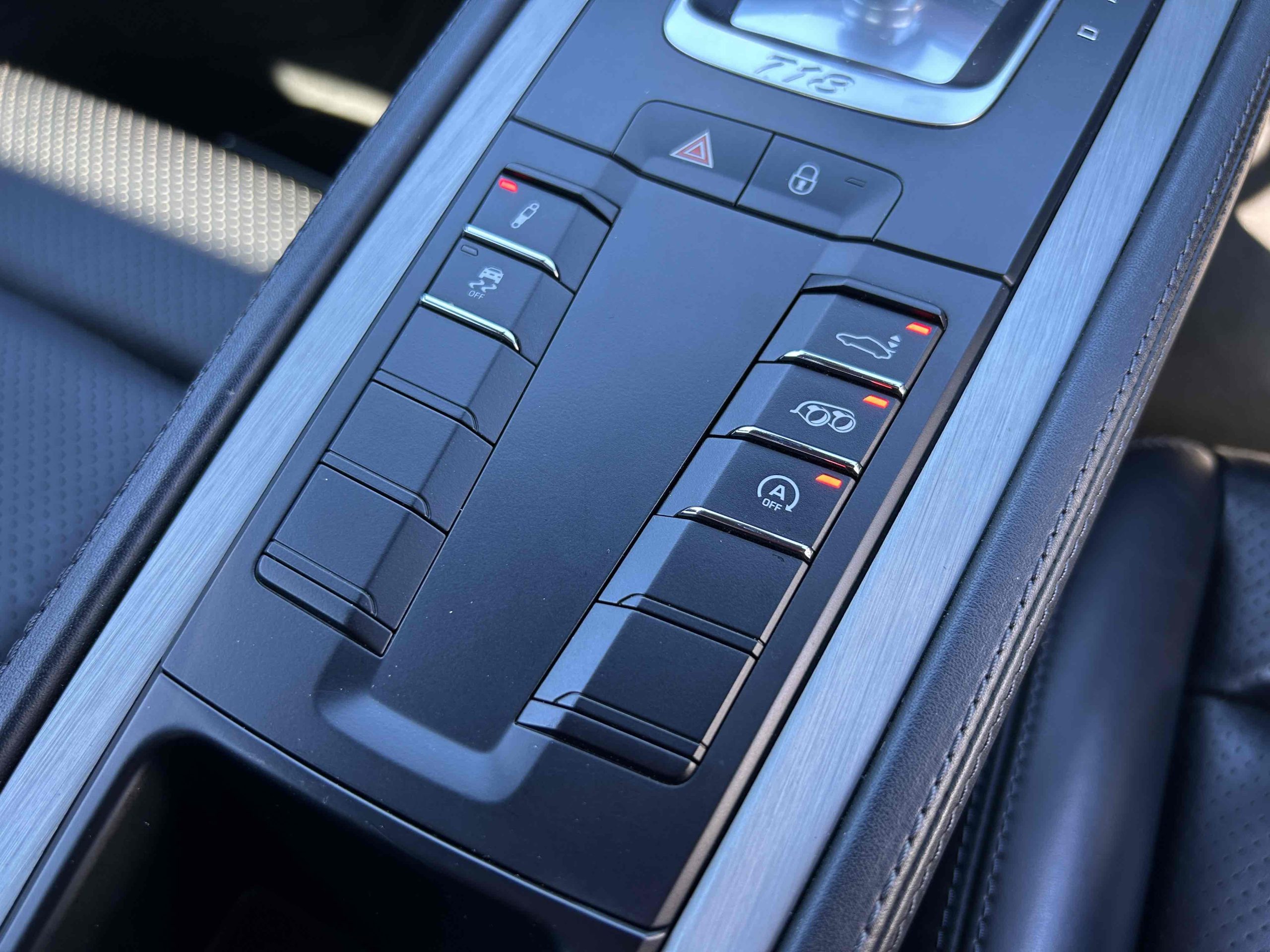 ポルシェ718ケイマン（Type982）PDK<br>オールレザーインテリア<br>スポーツクロノパッケージ<br>スポーツエグゾーストシステム